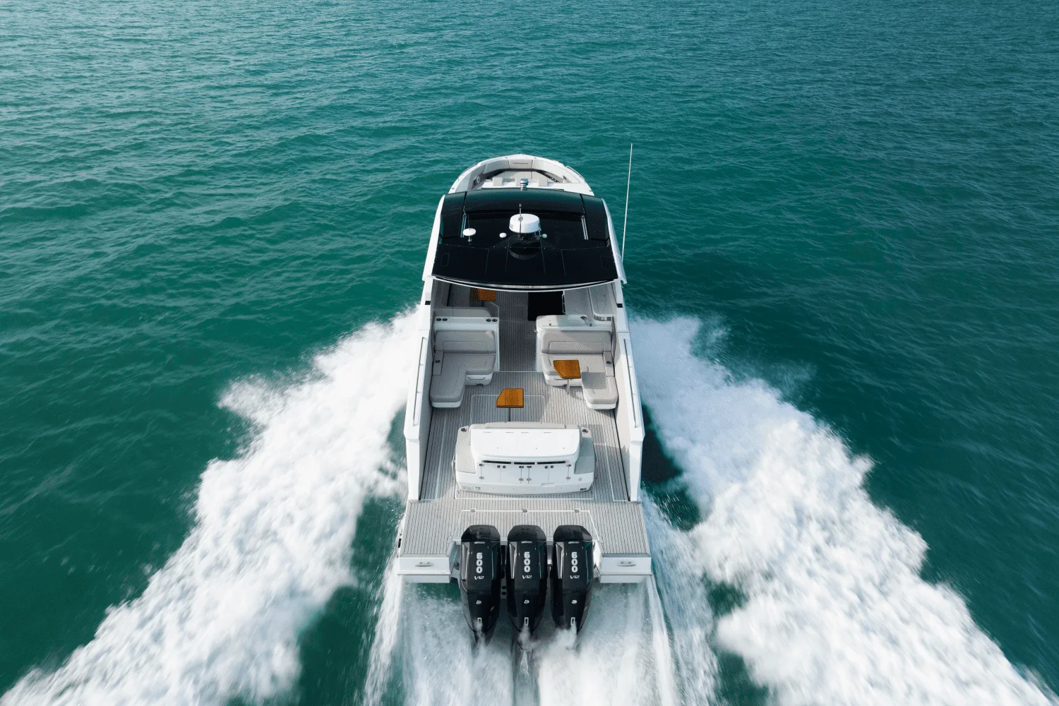 2026 Cruisers Yachts 50 GLS Outboard Image Thumbnail #7