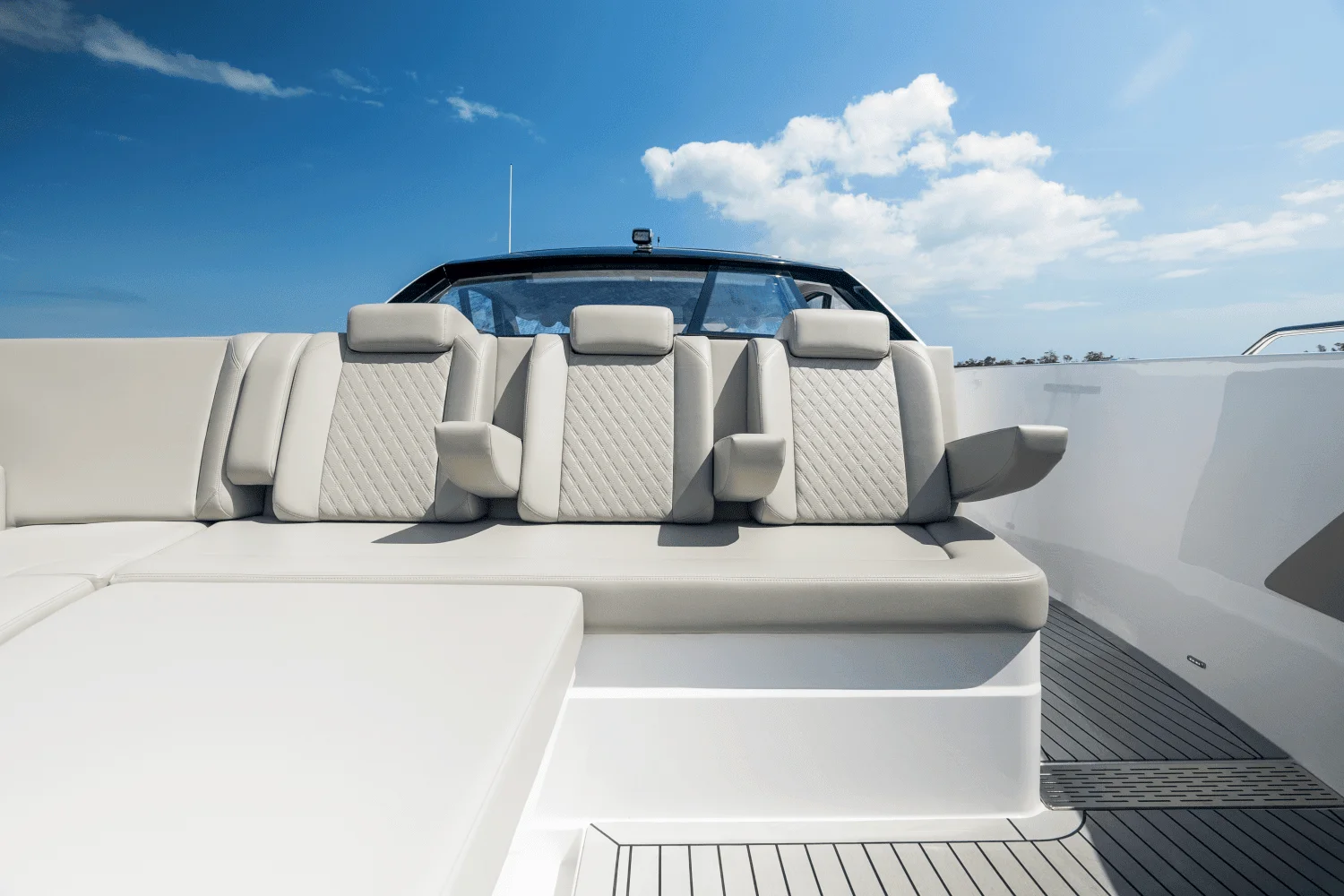 2026 Cruisers Yachts 50 GLS Outboard Image Thumbnail #71