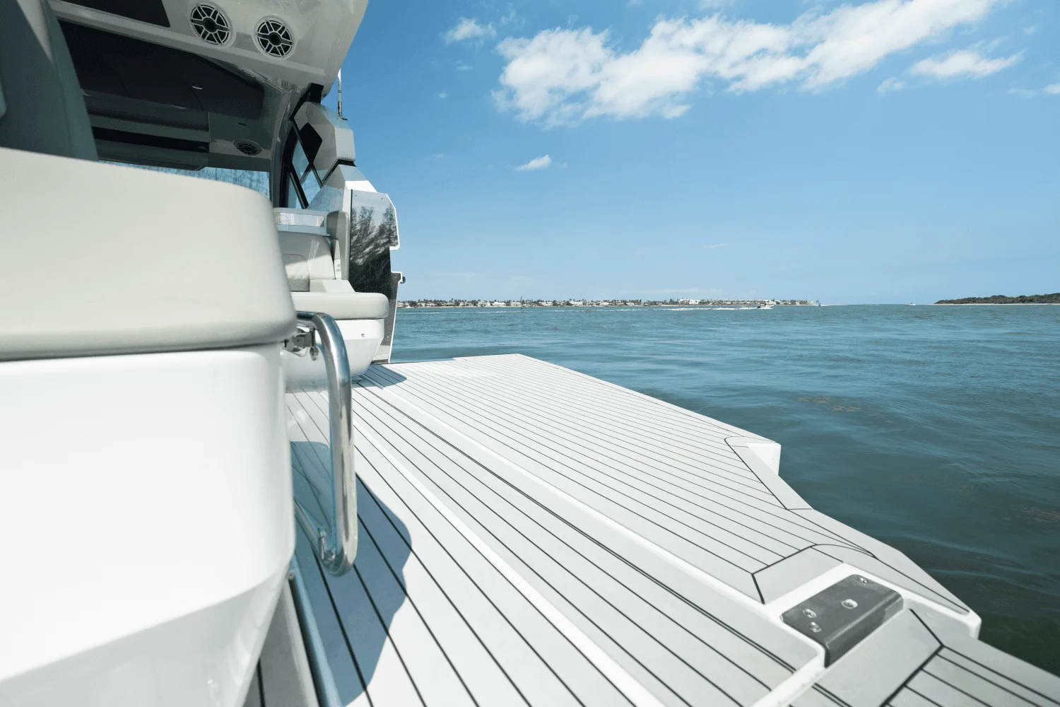 2026 Cruisers Yachts 50 GLS Outboard Image Thumbnail #80