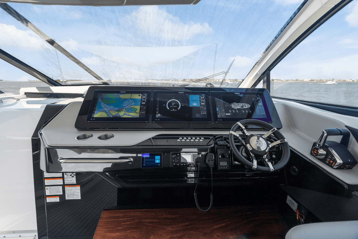 2026 Cruisers Yachts 50 GLS Outboard Image Thumbnail #98