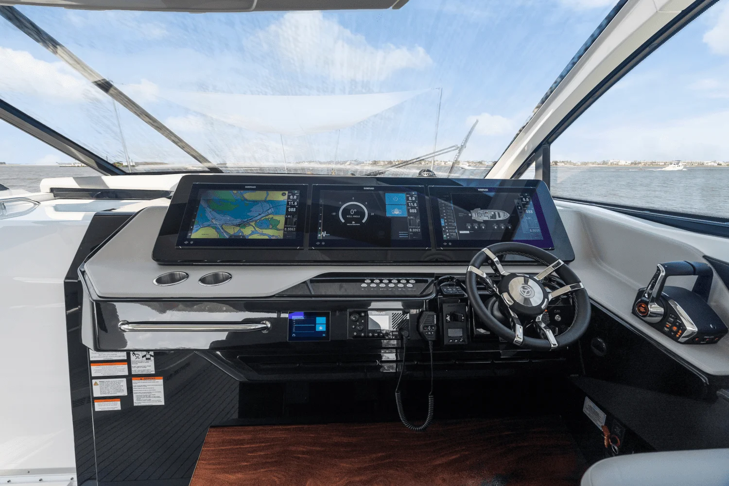 2026 Cruisers Yachts 50 GLS Outboard Image Thumbnail #98