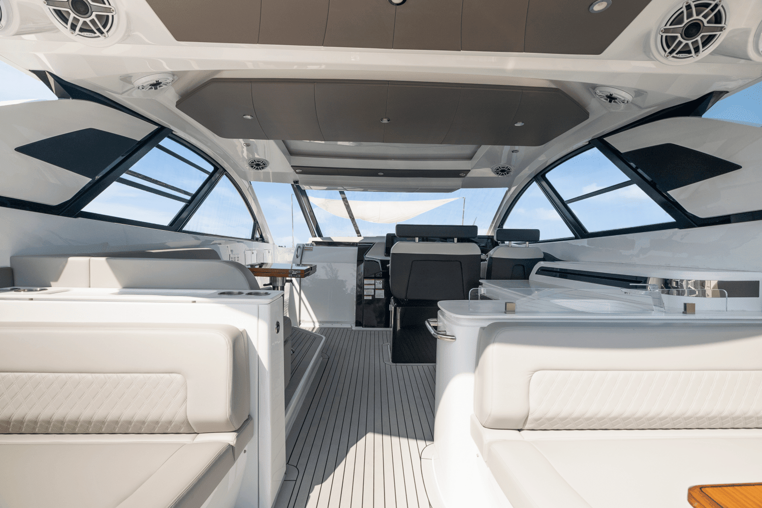 2026 Cruisers Yachts 50 GLS Outboard Image Thumbnail #86