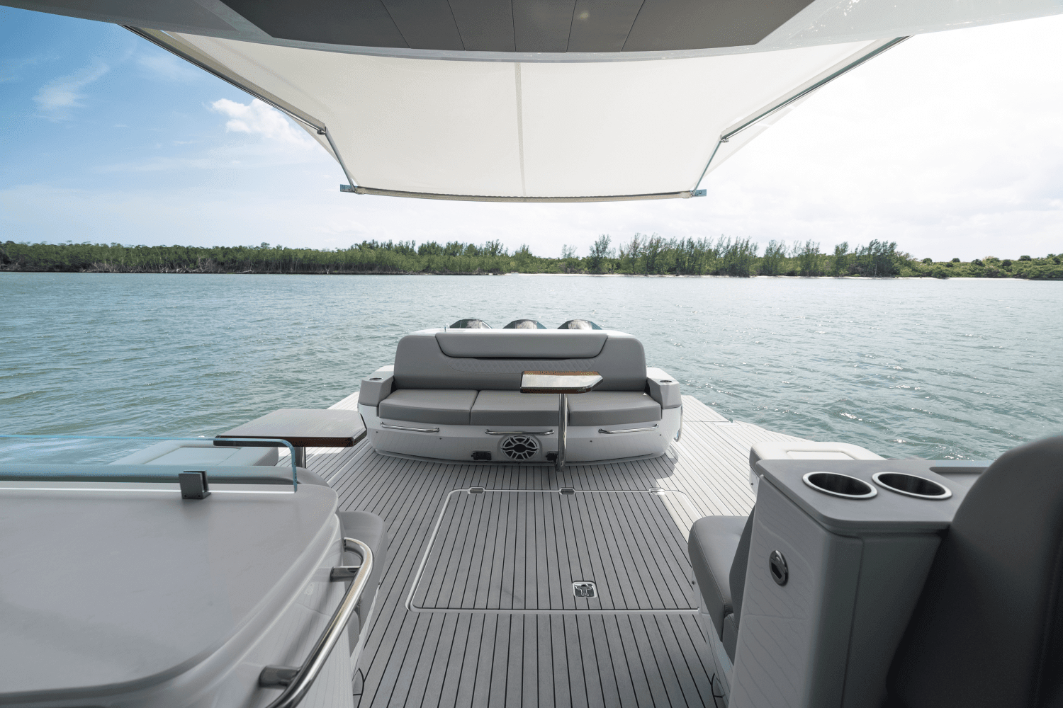 2026 Cruisers Yachts 50 GLS Outboard Image Thumbnail #73