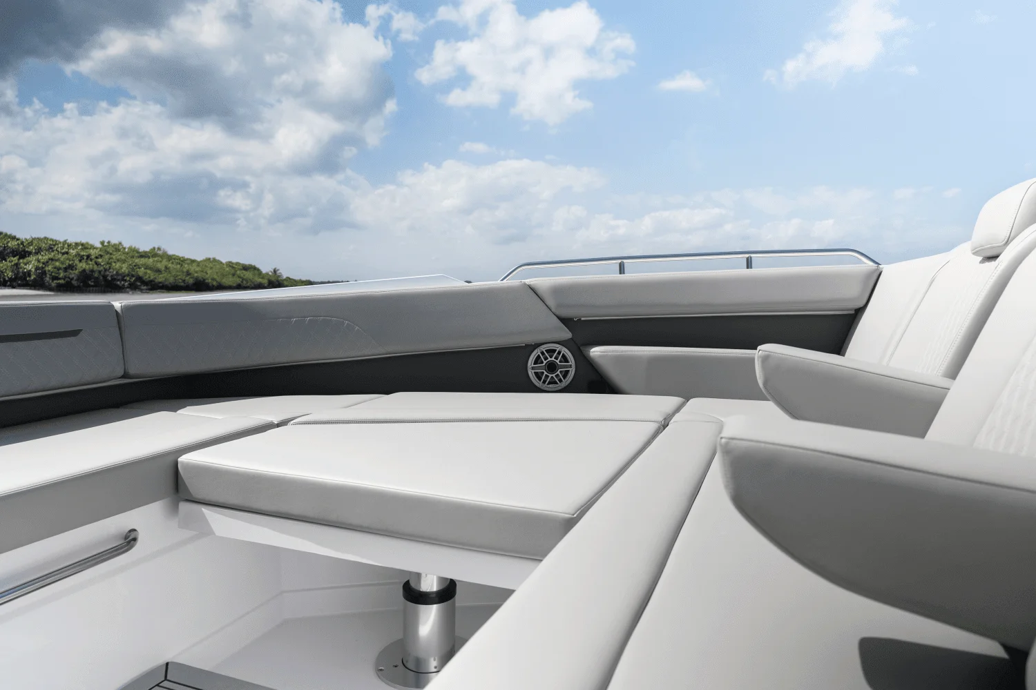 2026 Cruisers Yachts 50 GLS Outboard Image Thumbnail #83