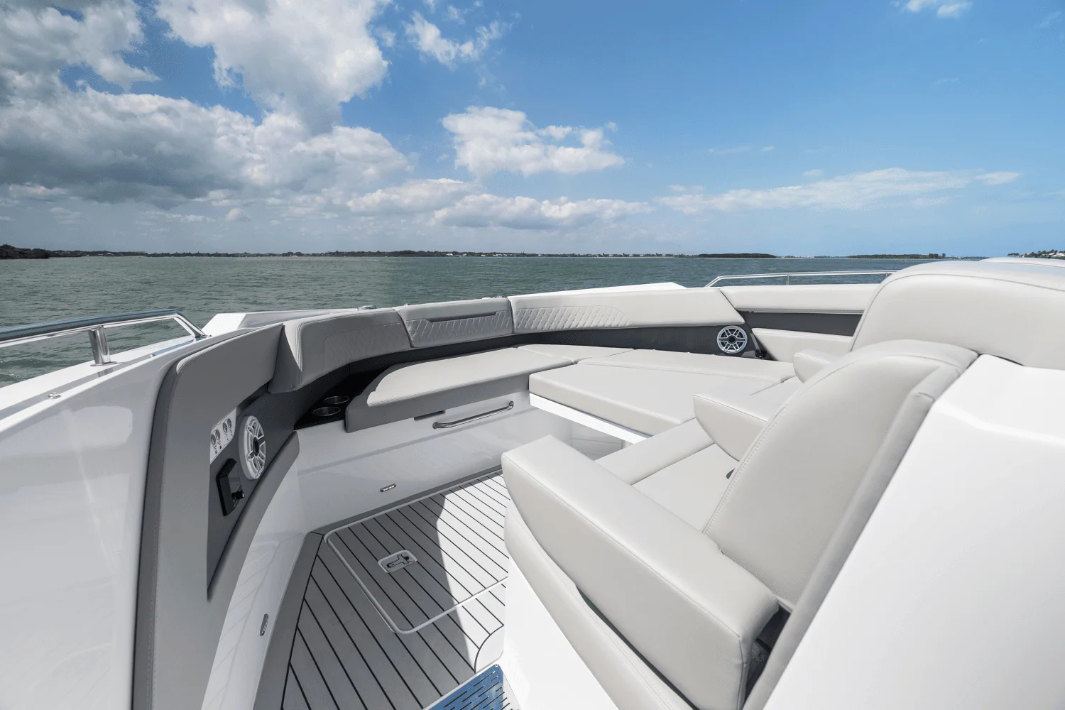 2026 Cruisers Yachts 50 GLS Outboard Image Thumbnail #66