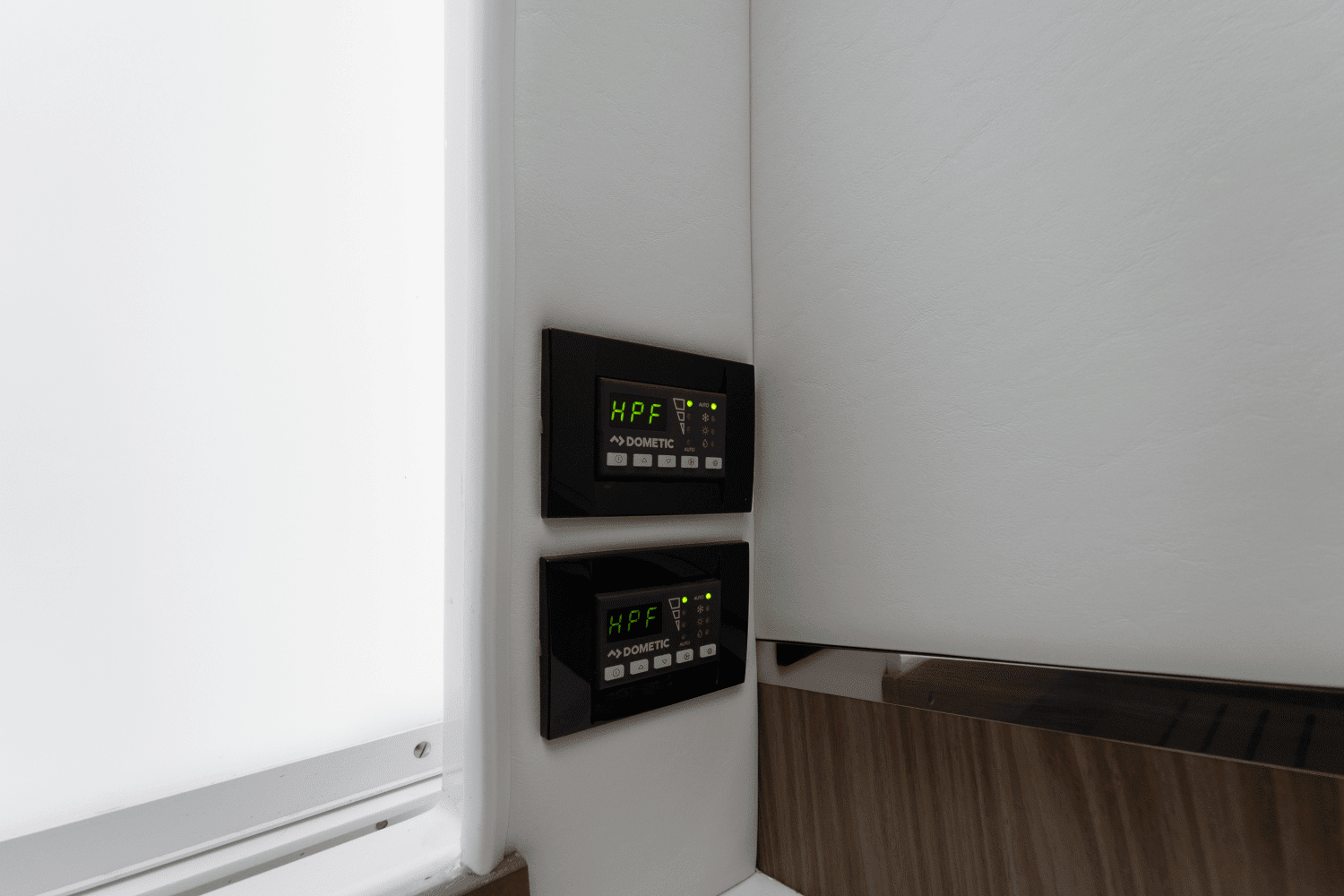 2026 Cruisers Yachts 50 GLS Outboard Image Thumbnail #28