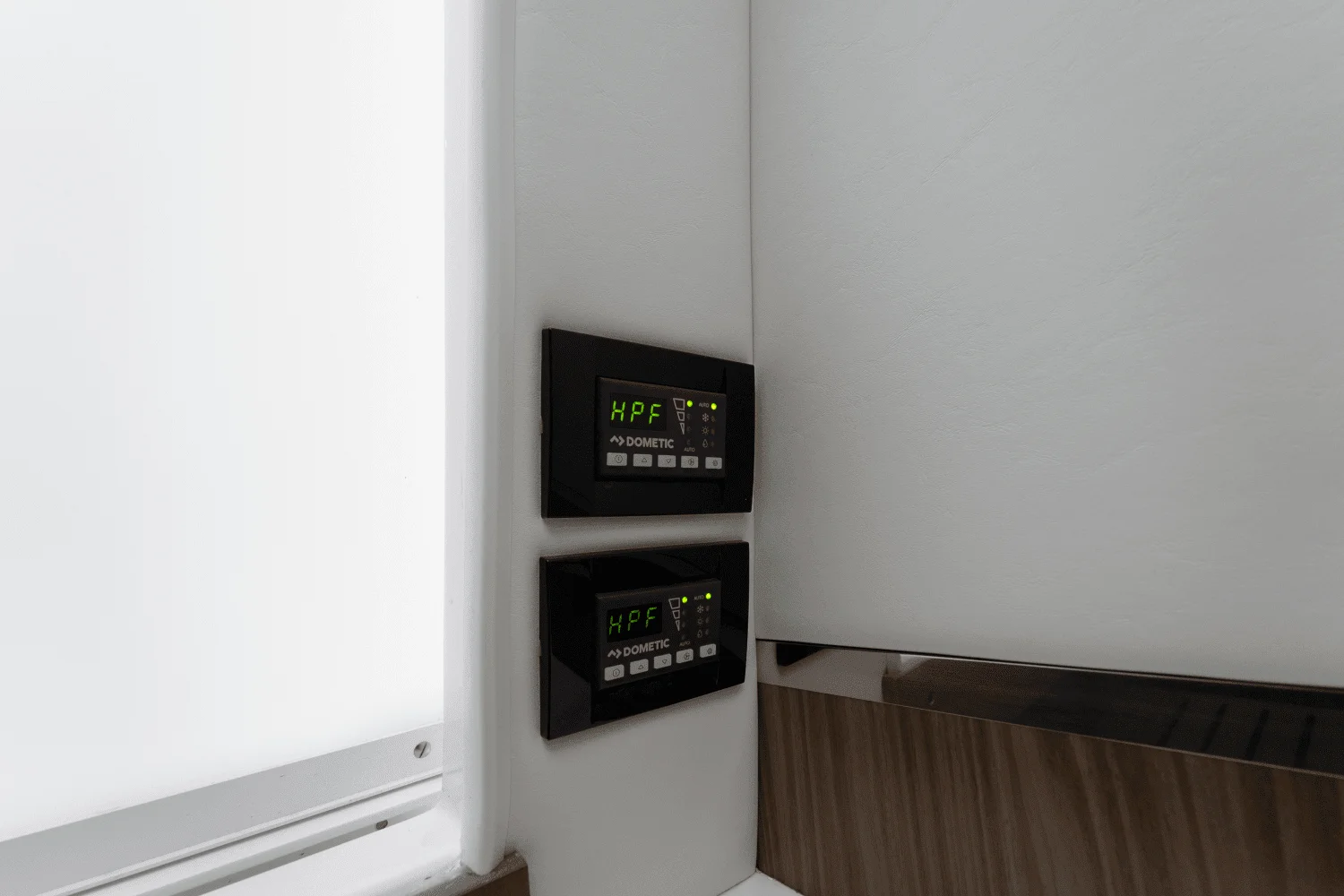 2026 Cruisers Yachts 50 GLS Outboard Image Thumbnail #28