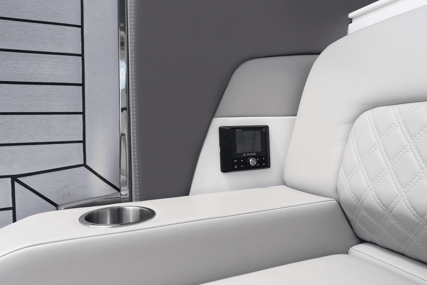 2026 Cruisers Yachts 50 GLS Outboard Image Thumbnail #51