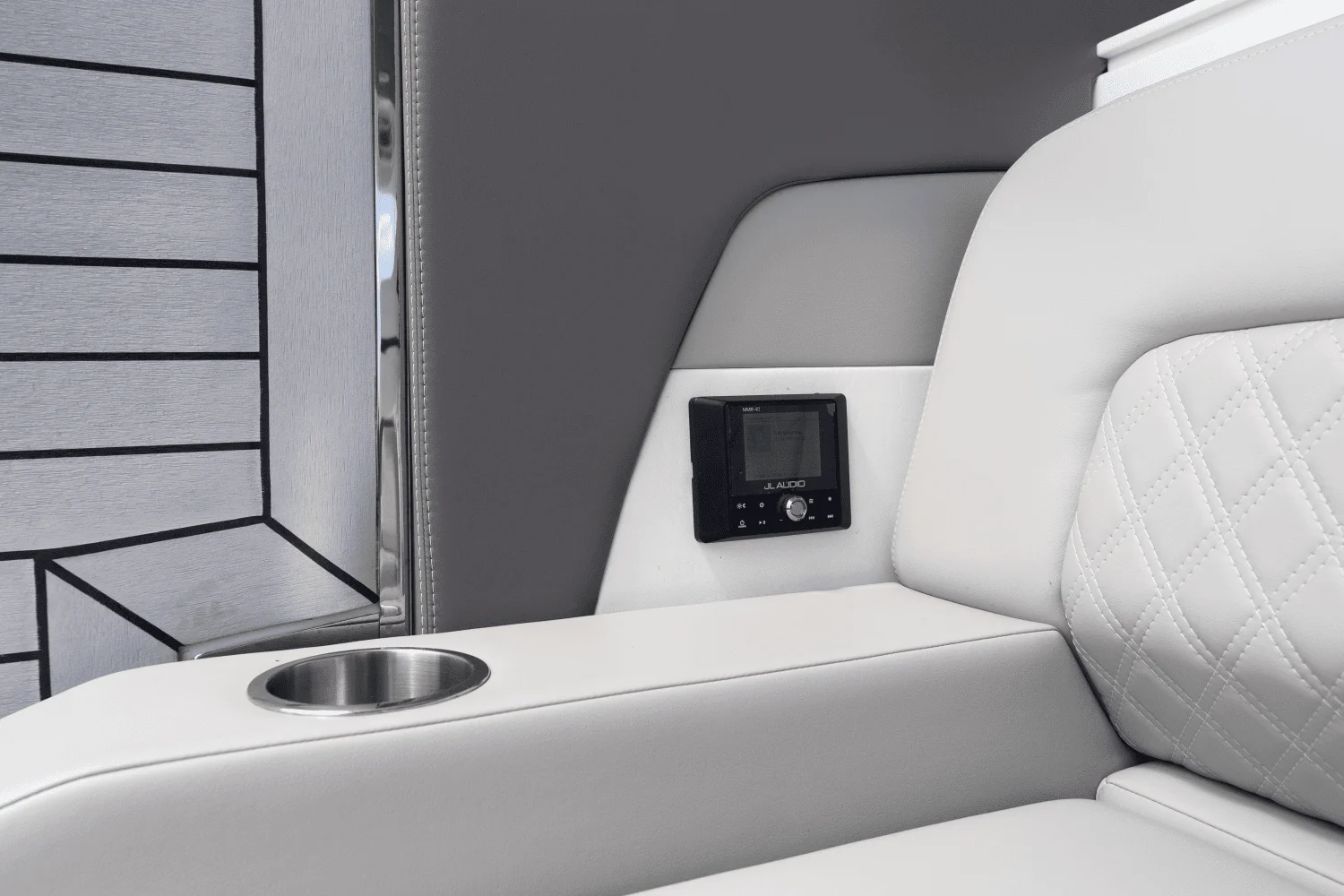 2026 Cruisers Yachts 50 GLS Outboard Image Thumbnail #51