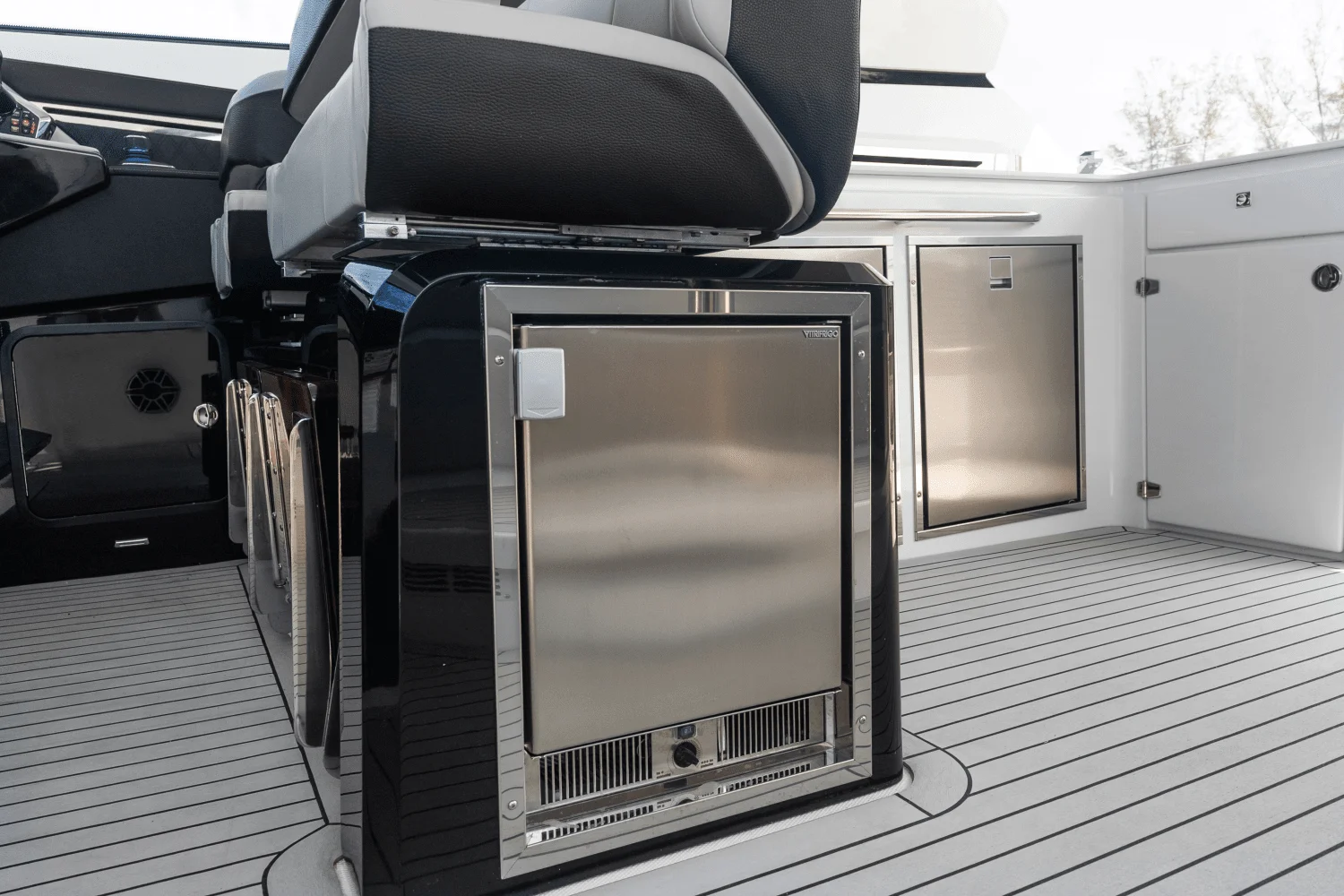 2026 Cruisers Yachts 50 GLS Outboard Image Thumbnail #95