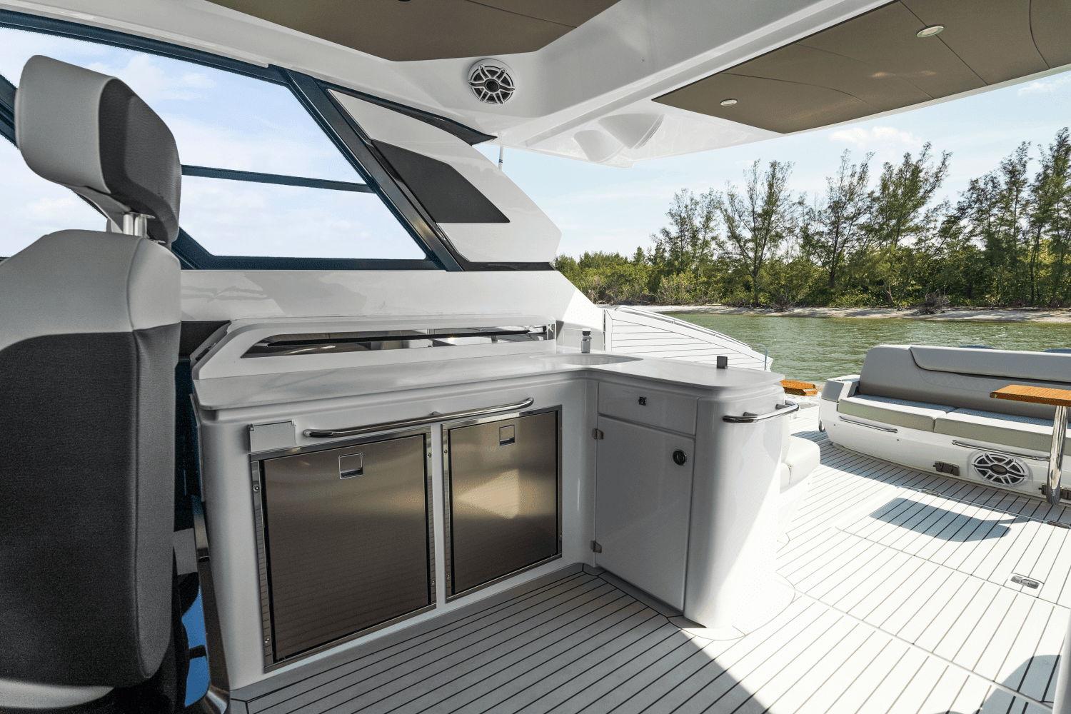 2026 Cruisers Yachts 50 GLS Outboard Image Thumbnail #87