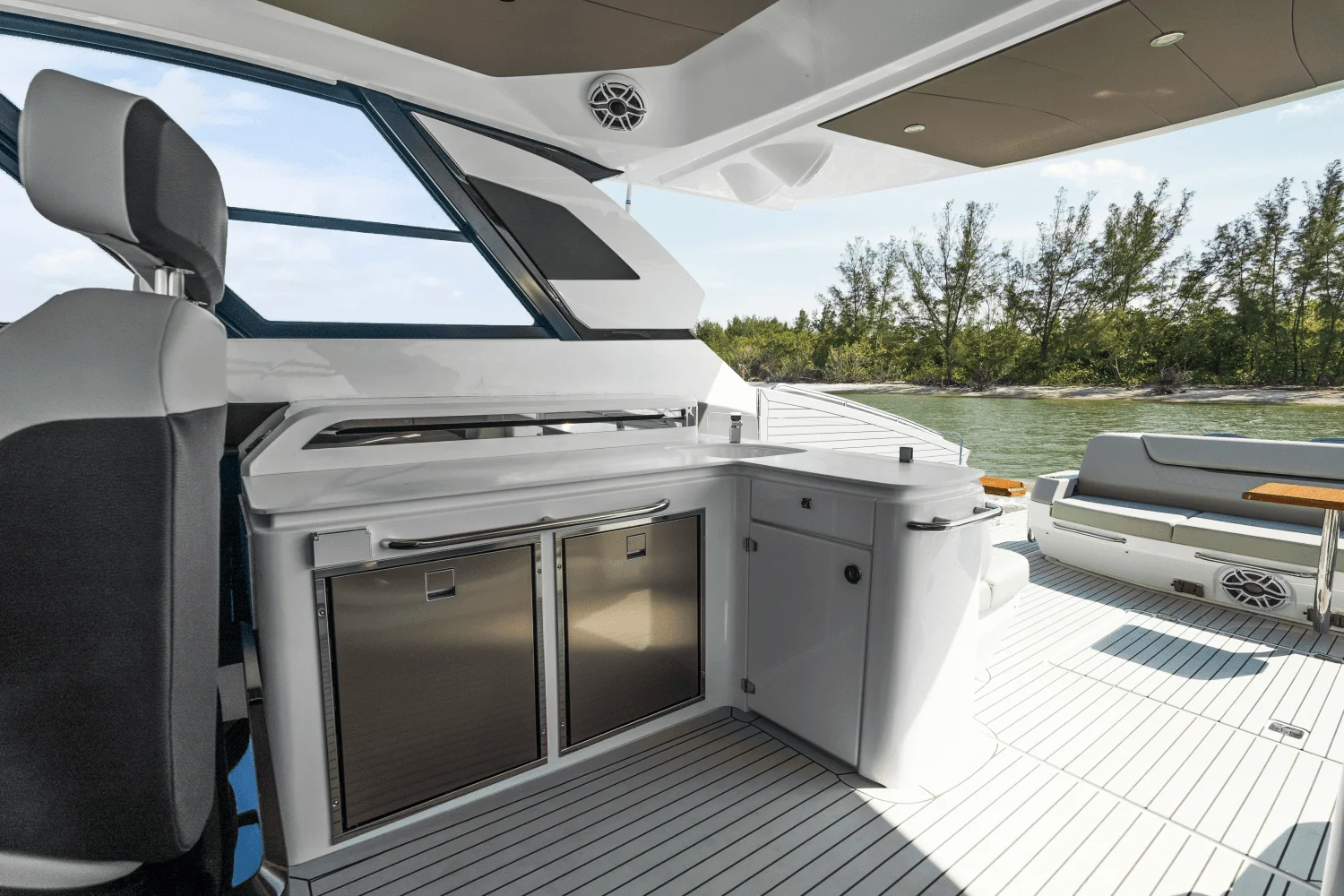 2026 Cruisers Yachts 50 GLS Outboard Image Thumbnail #87