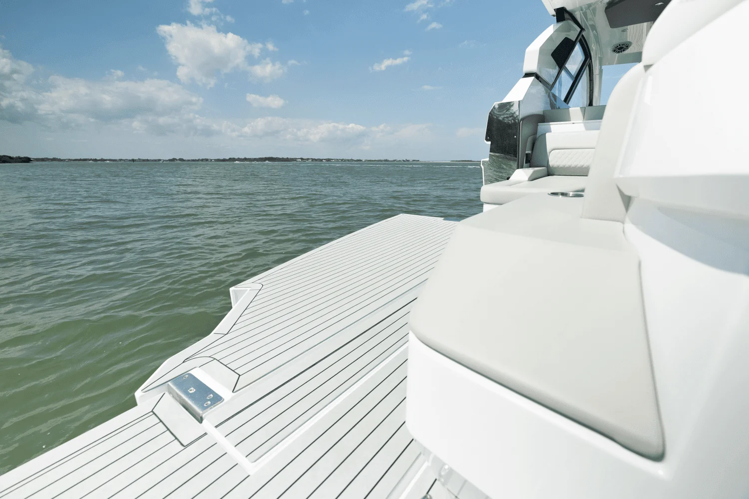 2026 Cruisers Yachts 50 GLS Outboard Image Thumbnail #79