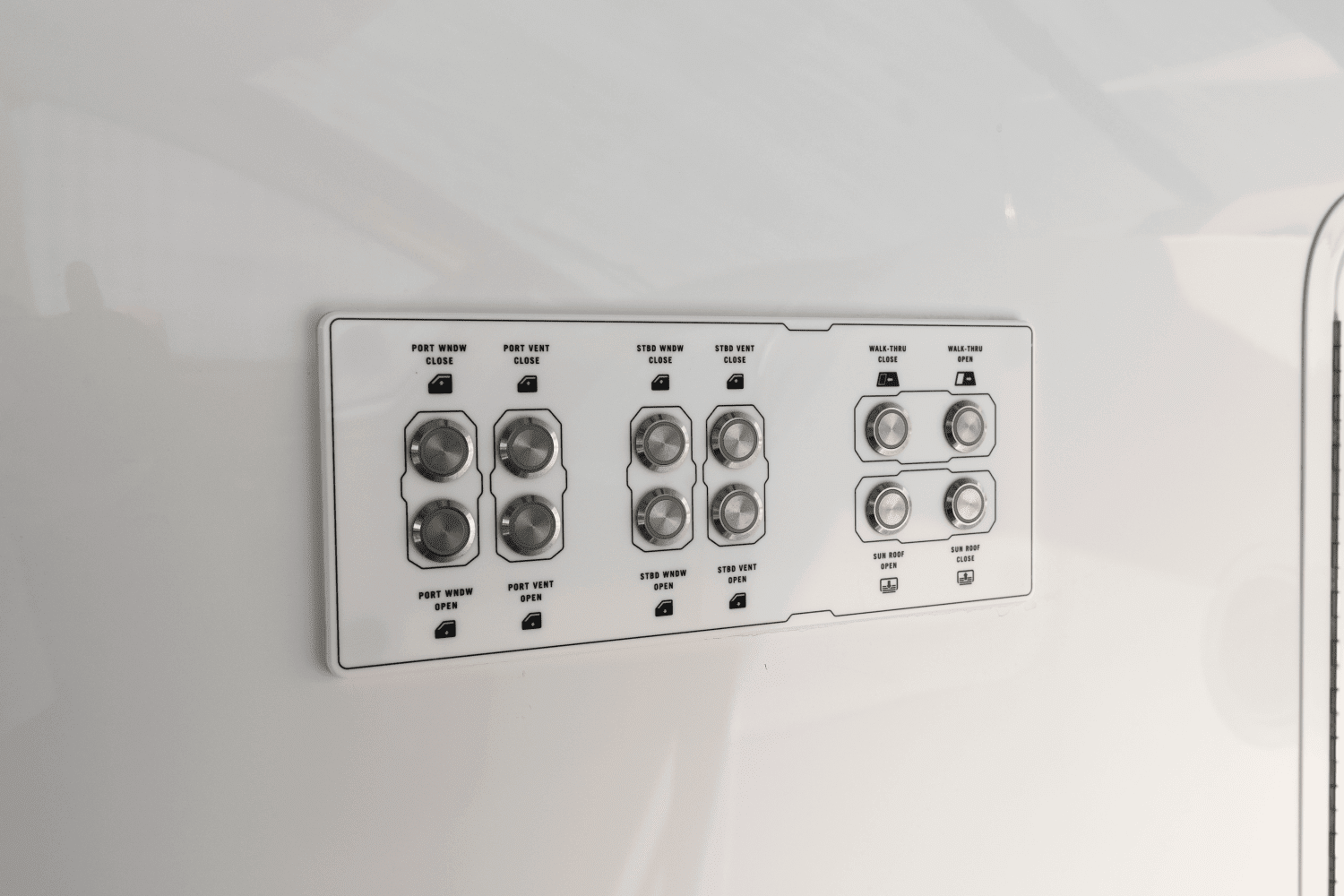 2026 Cruisers Yachts 50 GLS Outboard Image Thumbnail #92