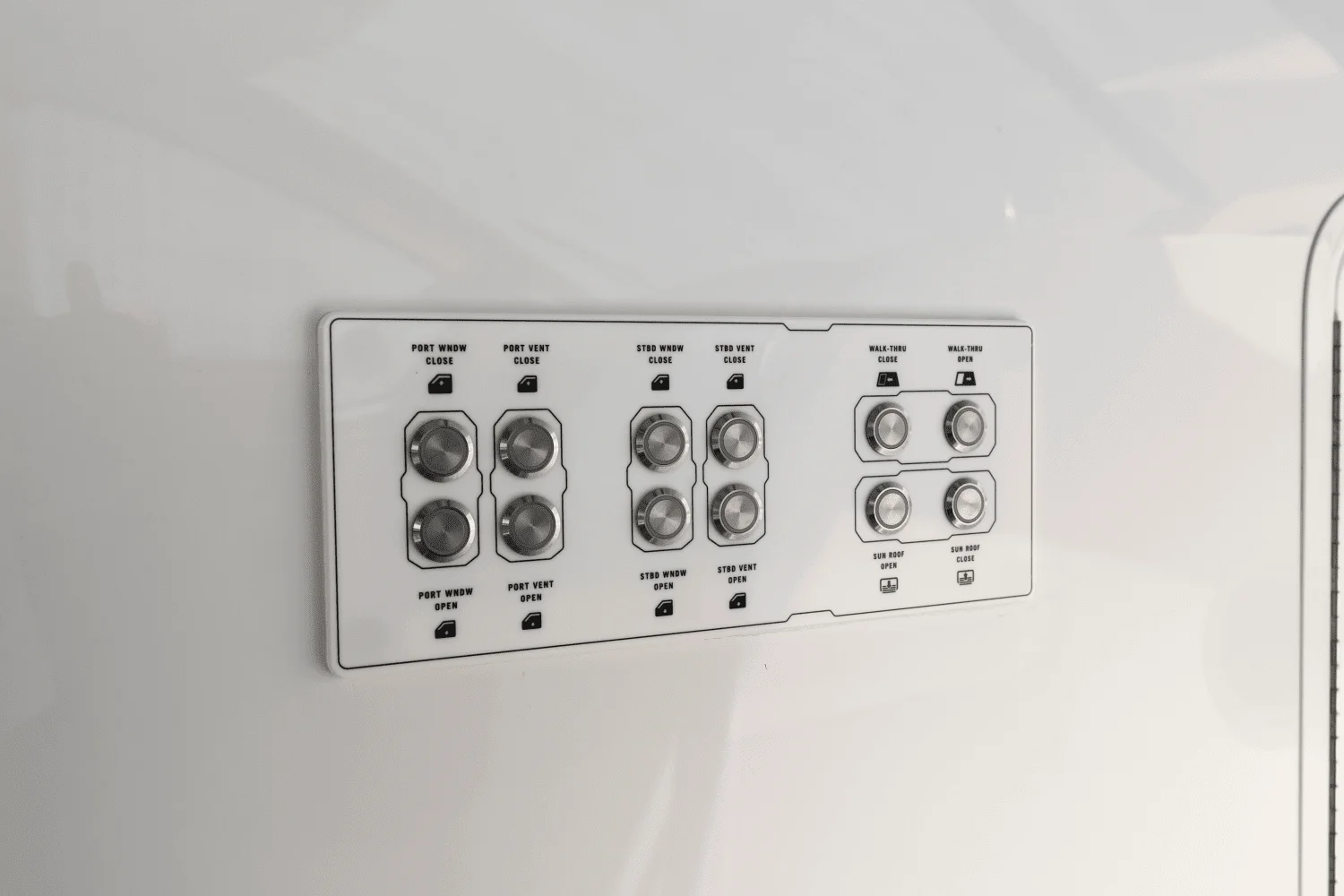 2026 Cruisers Yachts 50 GLS Outboard Image Thumbnail #92