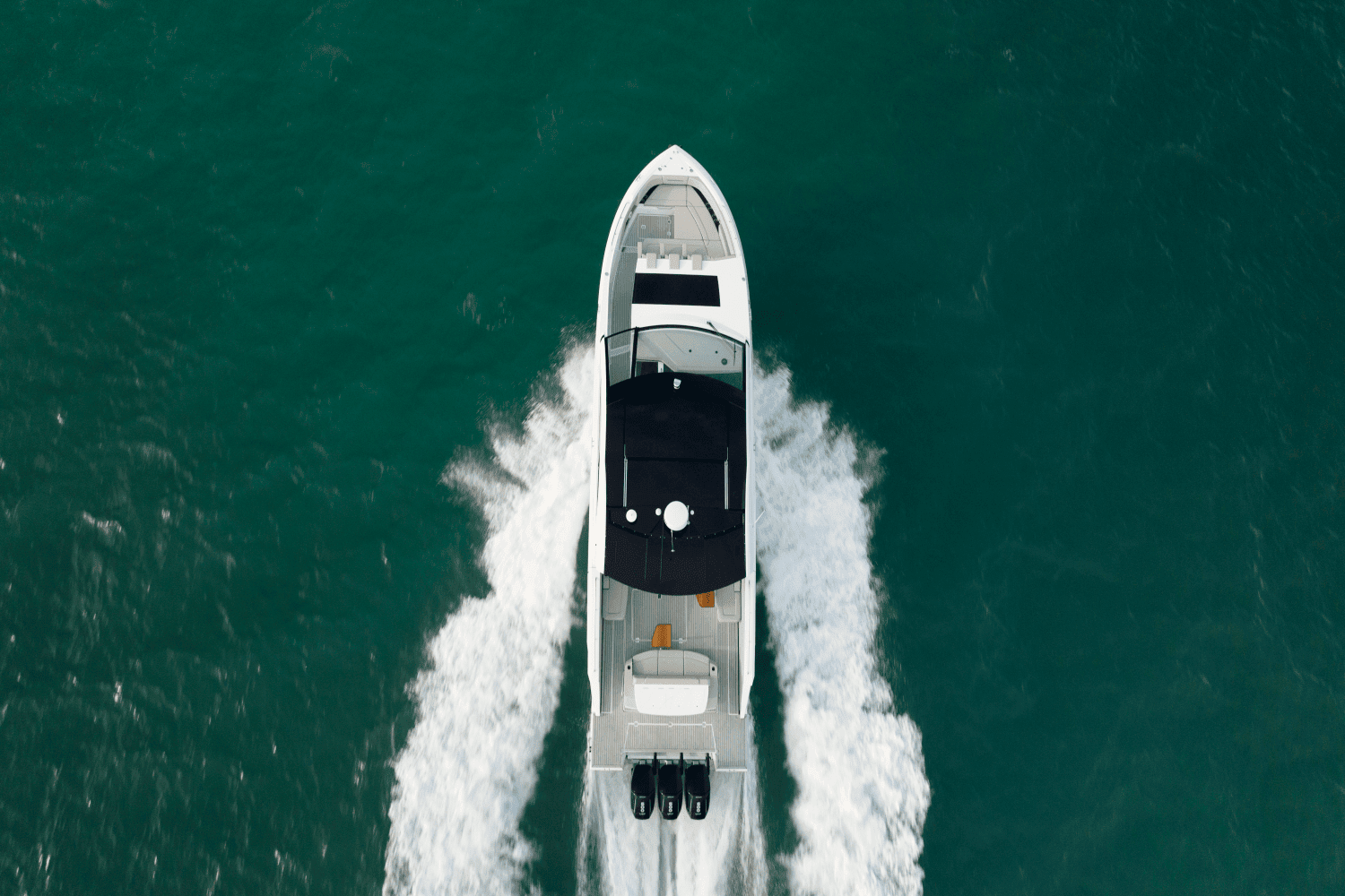 2026 Cruisers Yachts 50 GLS Outboard Image Thumbnail #8