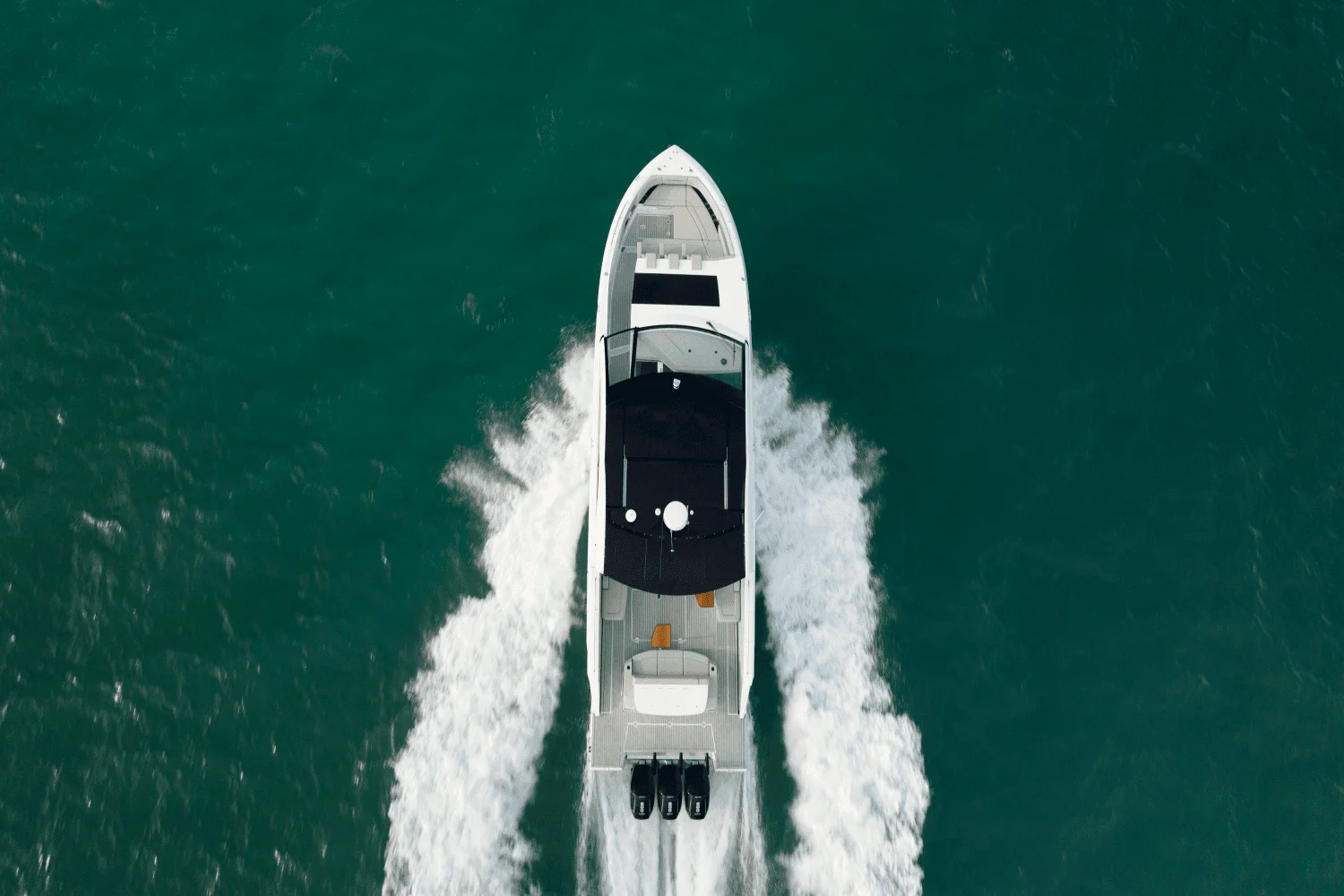 2026 Cruisers Yachts 50 GLS Outboard Image Thumbnail #8