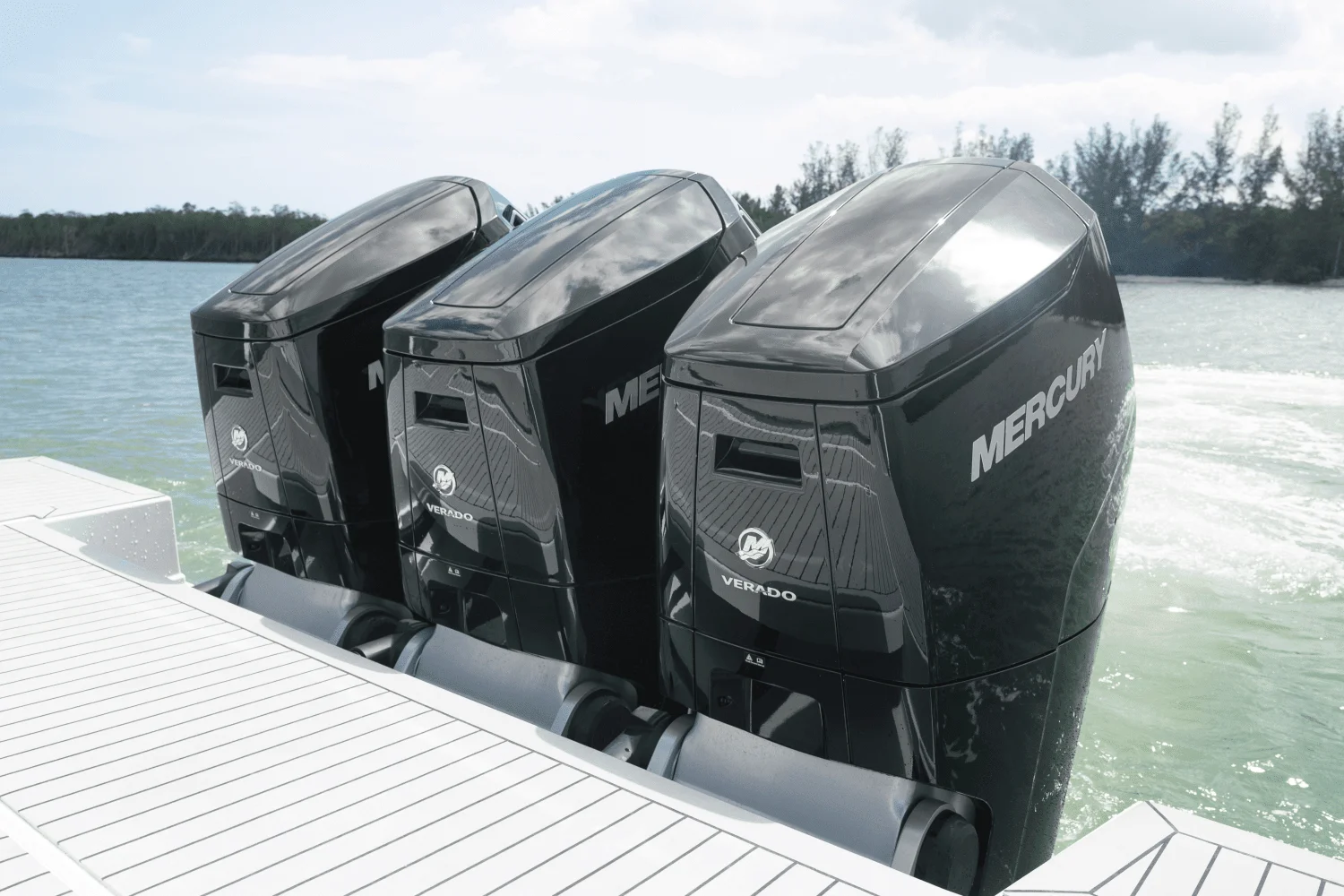 2026 Cruisers Yachts 50 GLS Outboard Image Thumbnail #59