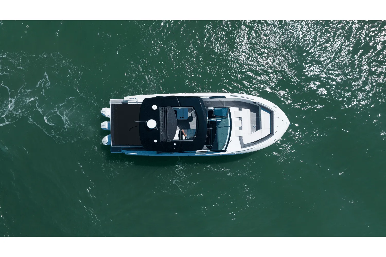 2026 Cruisers Yachts 38 GLS Outboard Image Thumbnail #27