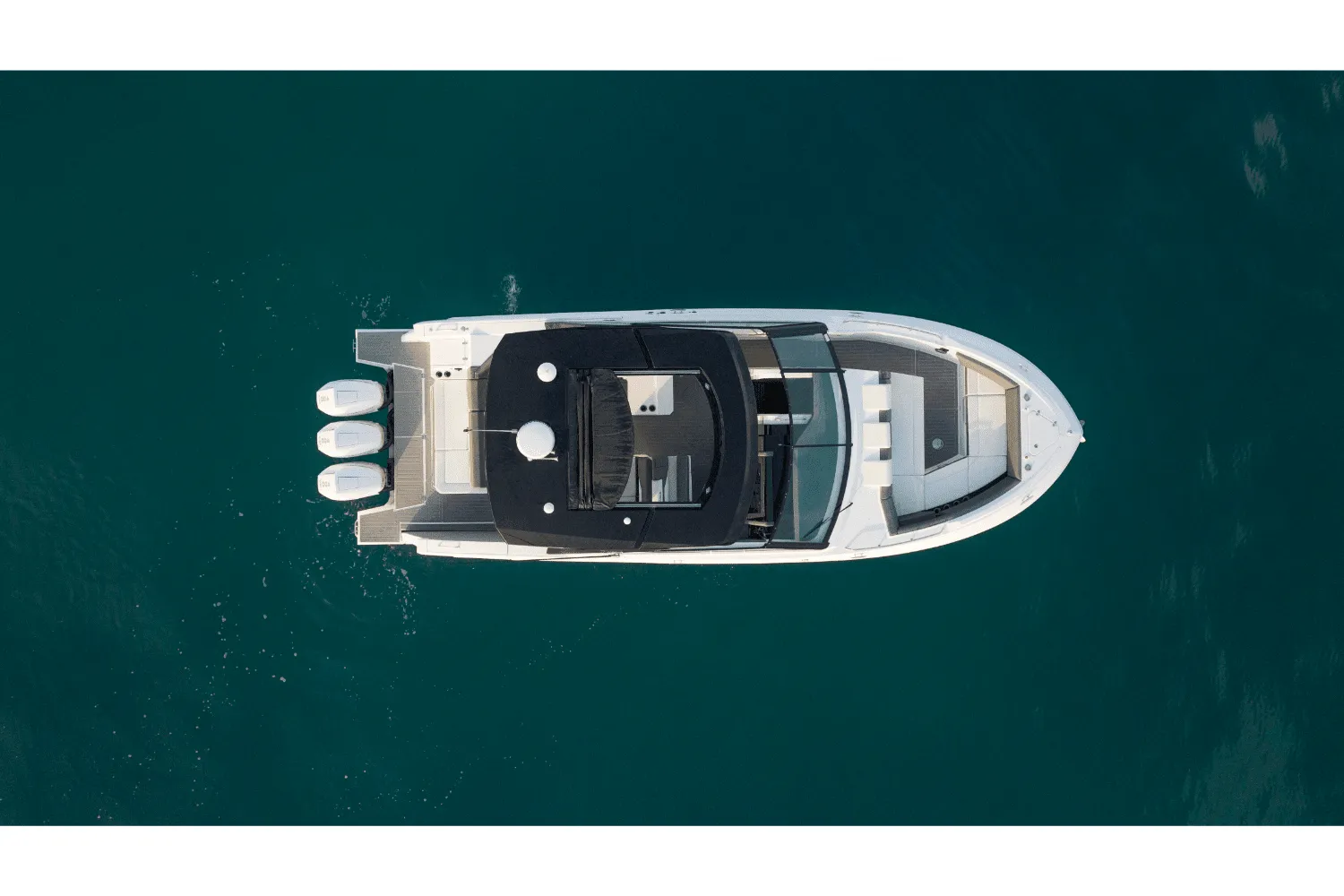 2026 Cruisers Yachts 38 GLS Outboard Image Thumbnail #7