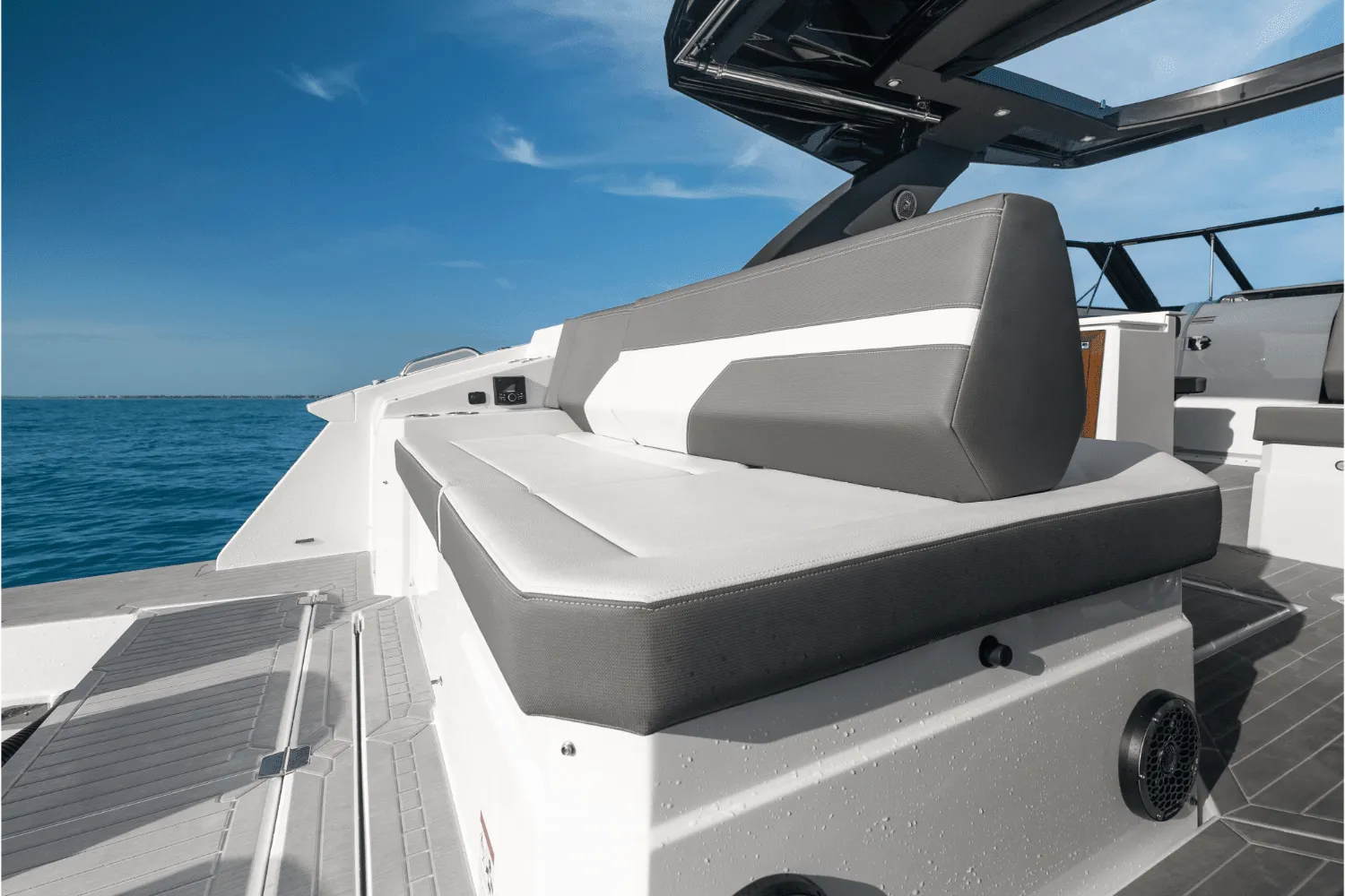 2026 Cruisers Yachts 38 GLS Outboard Image Thumbnail #59