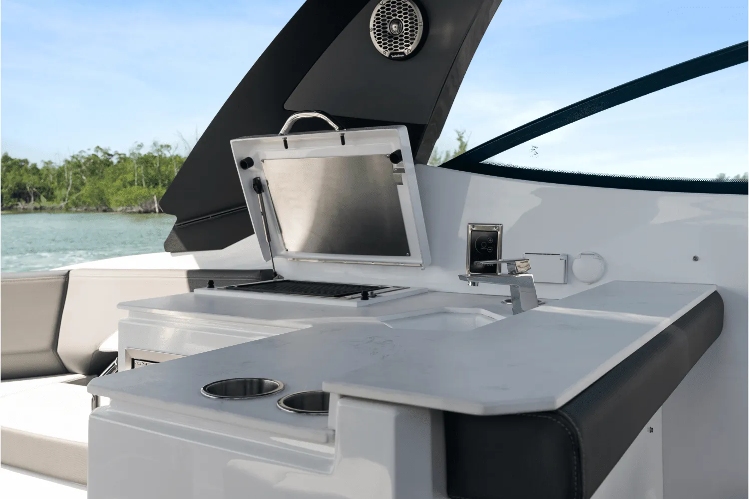 2026 Cruisers Yachts 38 GLS Outboard Image Thumbnail #68