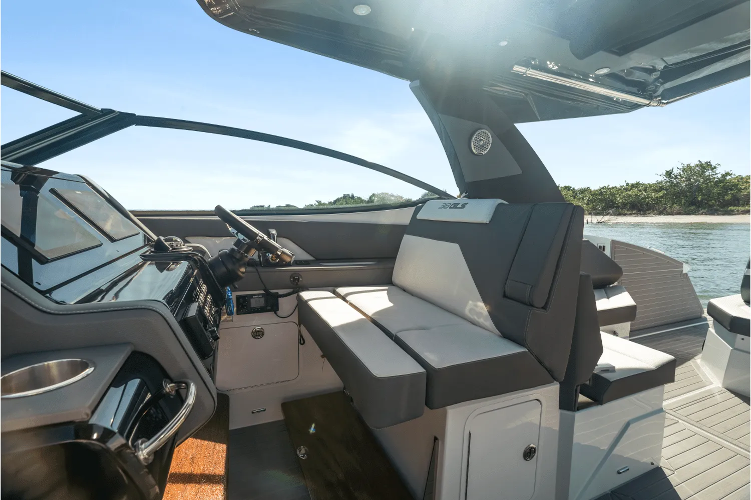2026 Cruisers Yachts 38 GLS Outboard Image Thumbnail #74