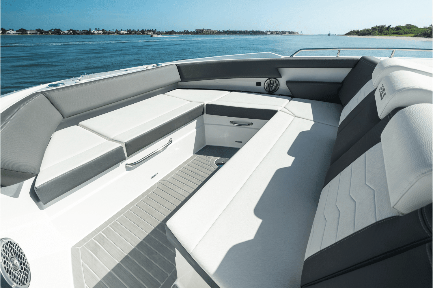 2026 Cruisers Yachts 38 GLS Outboard Image Thumbnail #90