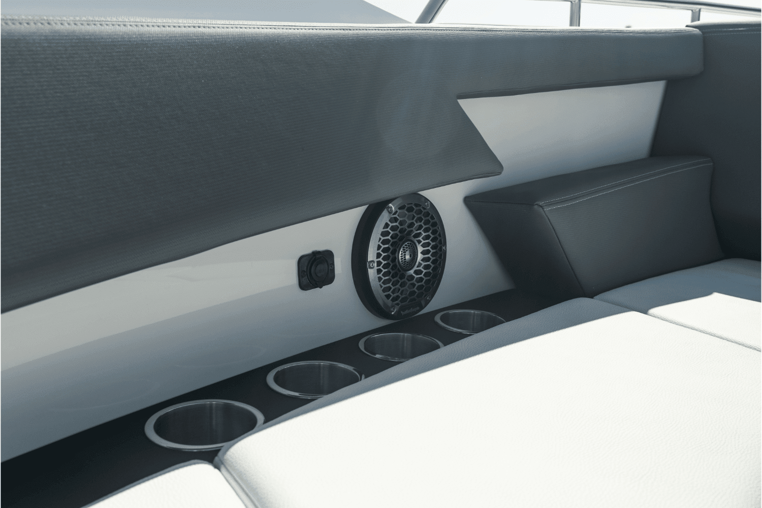 2026 Cruisers Yachts 38 GLS Outboard Image Thumbnail #88