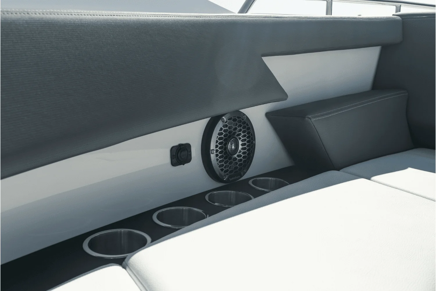 2026 Cruisers Yachts 38 GLS Outboard Image Thumbnail #88