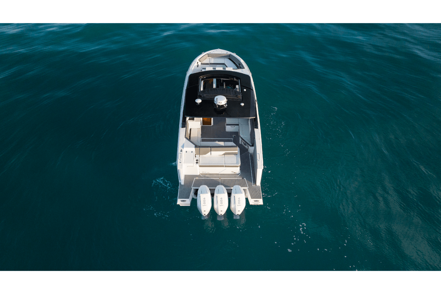 2026 Cruisers Yachts 38 GLS Outboard Image Thumbnail #8