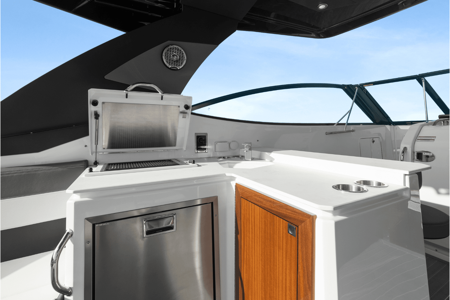 2026 Cruisers Yachts 38 GLS Outboard Image Thumbnail #36