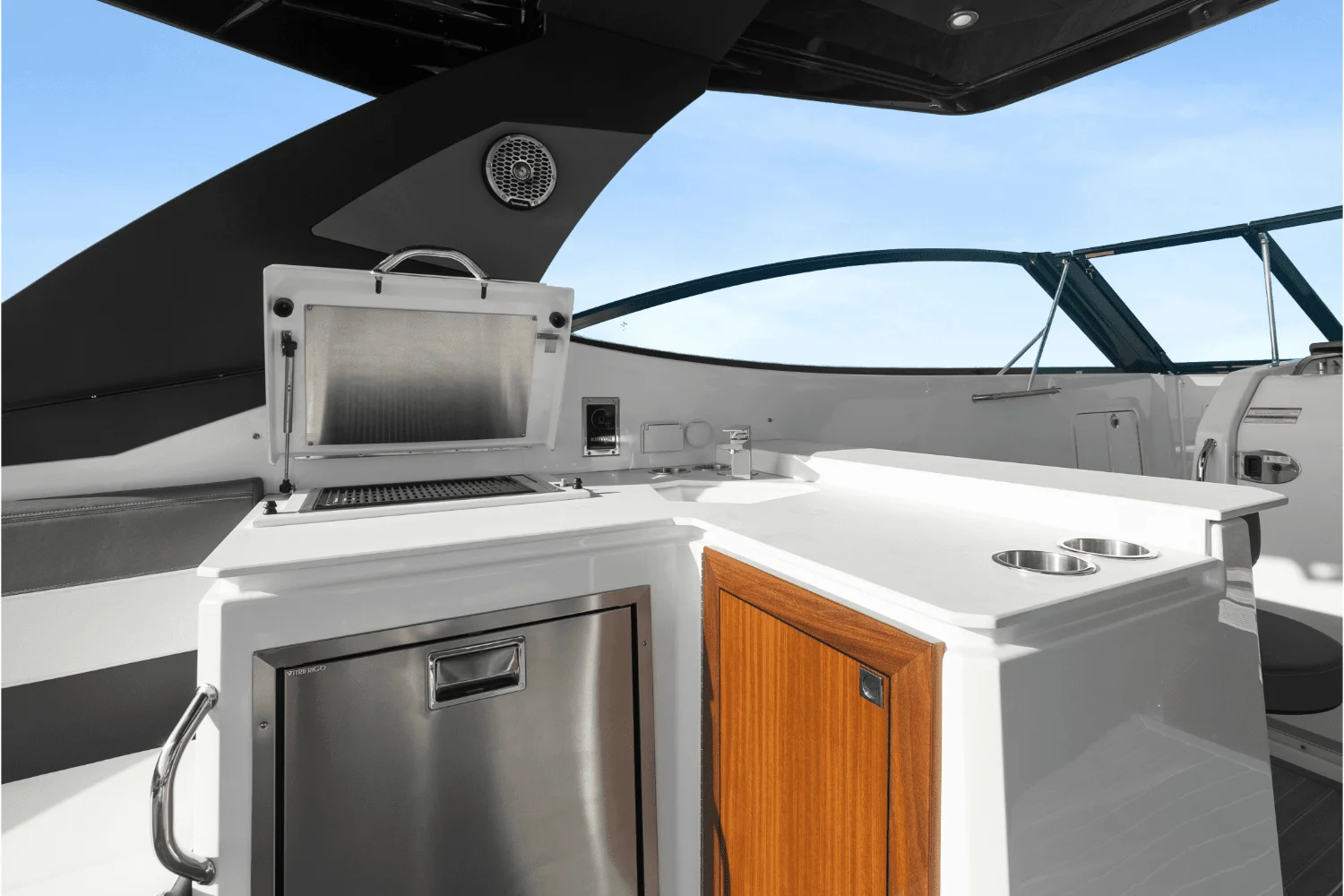 2026 Cruisers Yachts 38 GLS Outboard Image Thumbnail #36