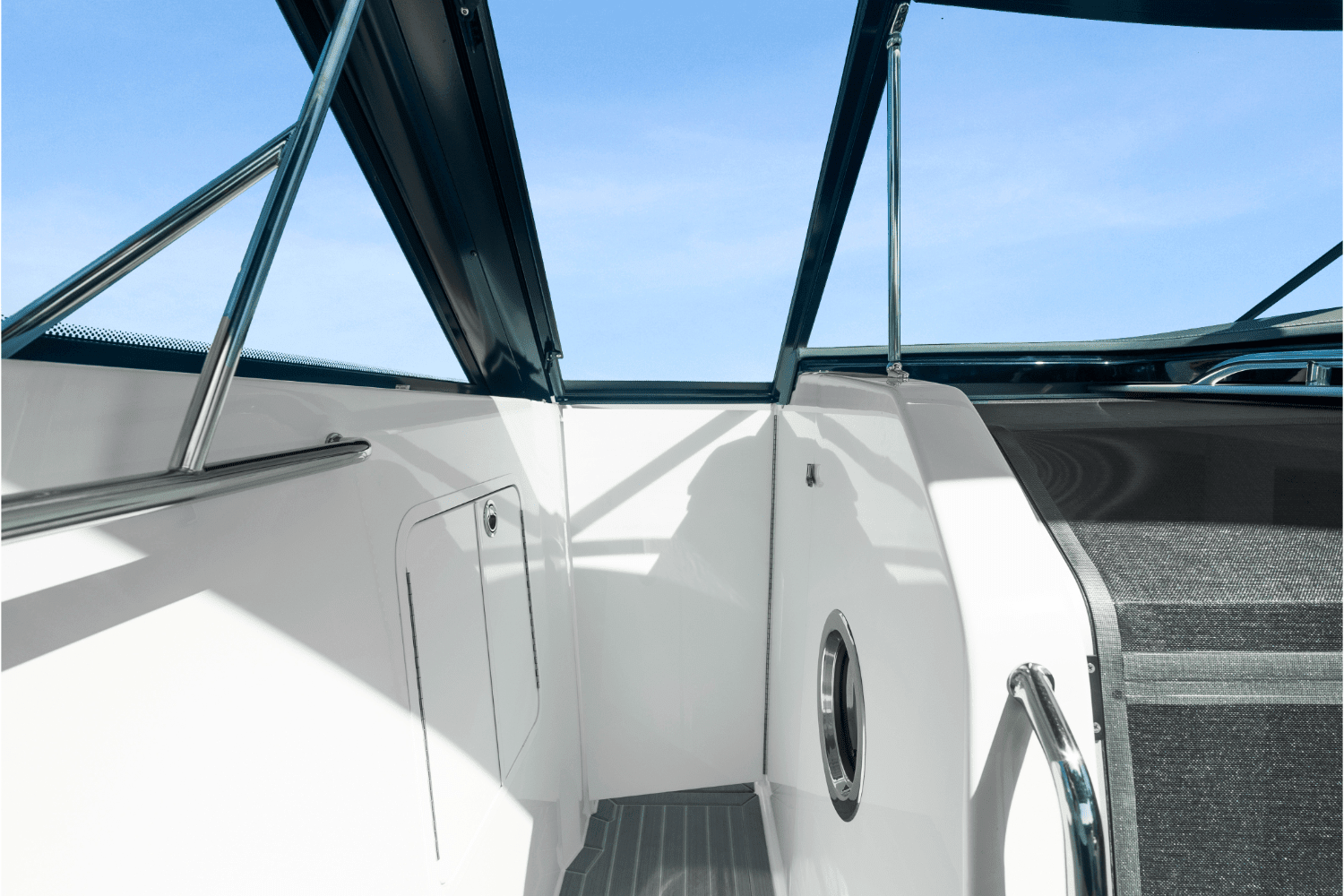 2026 Cruisers Yachts 38 GLS Outboard Image Thumbnail #93