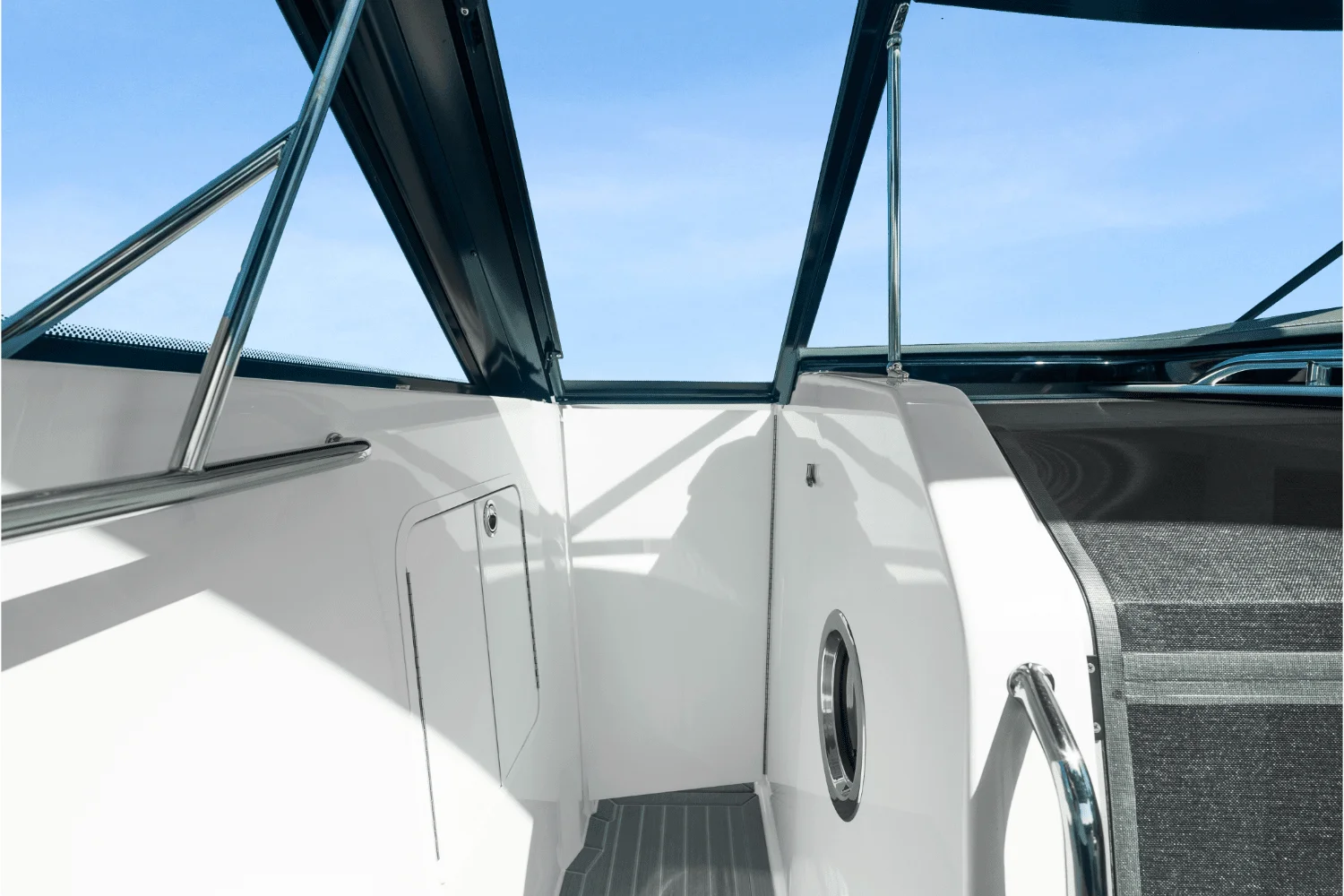 2026 Cruisers Yachts 38 GLS Outboard Image Thumbnail #93