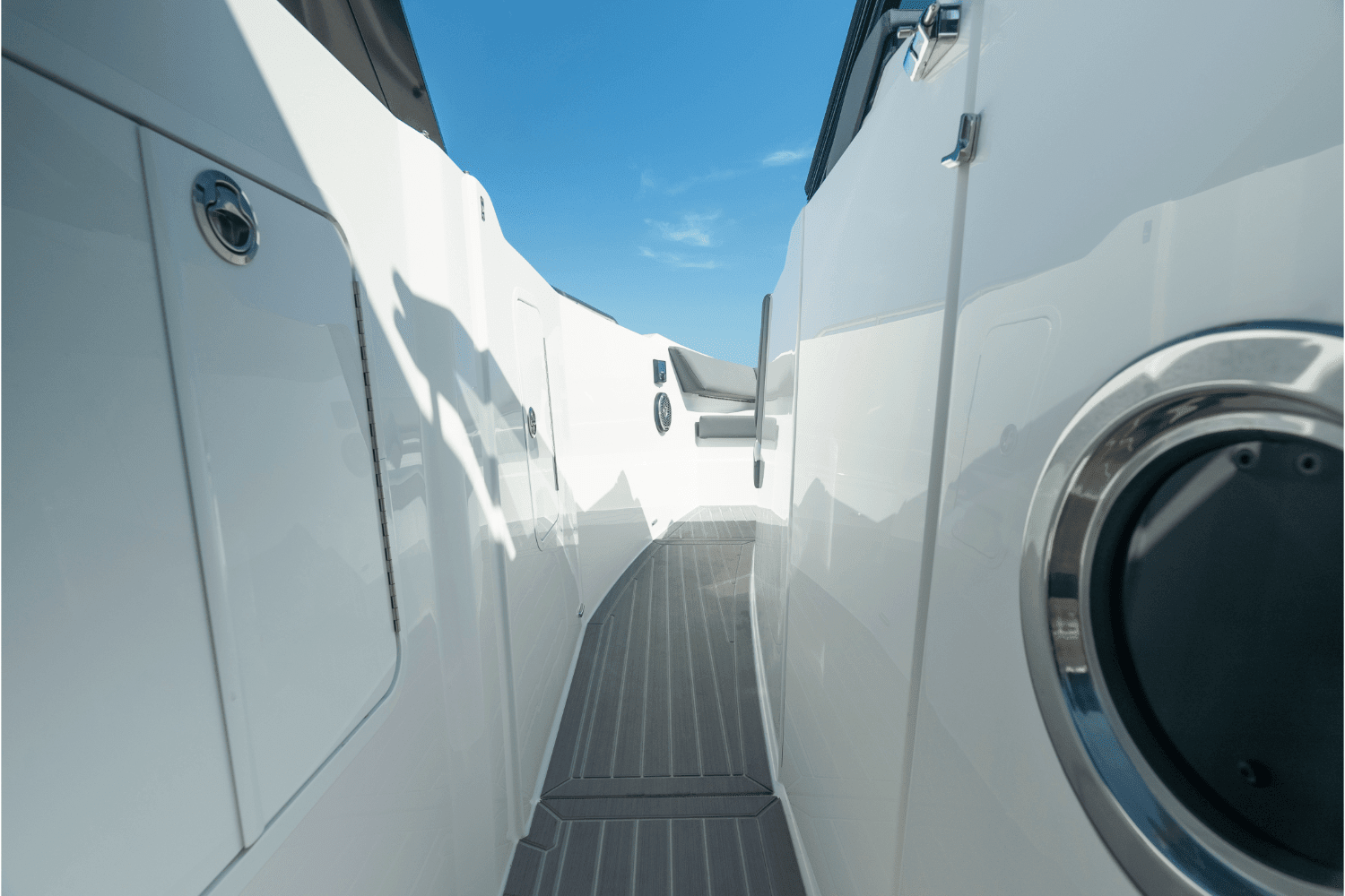 2026 Cruisers Yachts 38 GLS Outboard Image Thumbnail #83