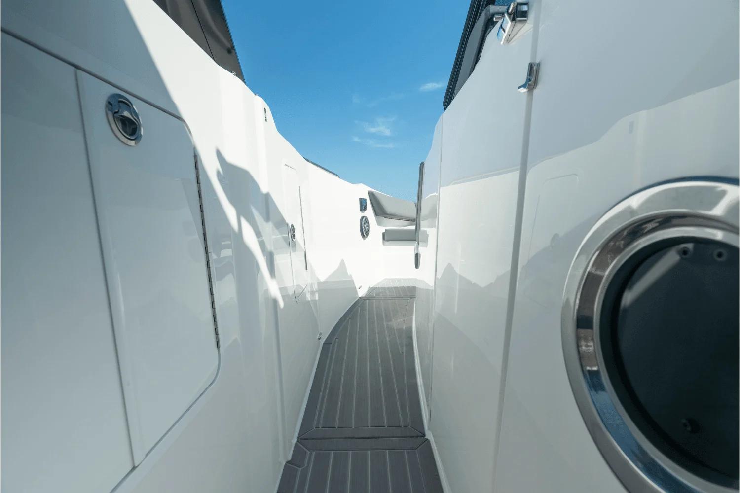 2026 Cruisers Yachts 38 GLS Outboard Image Thumbnail #83