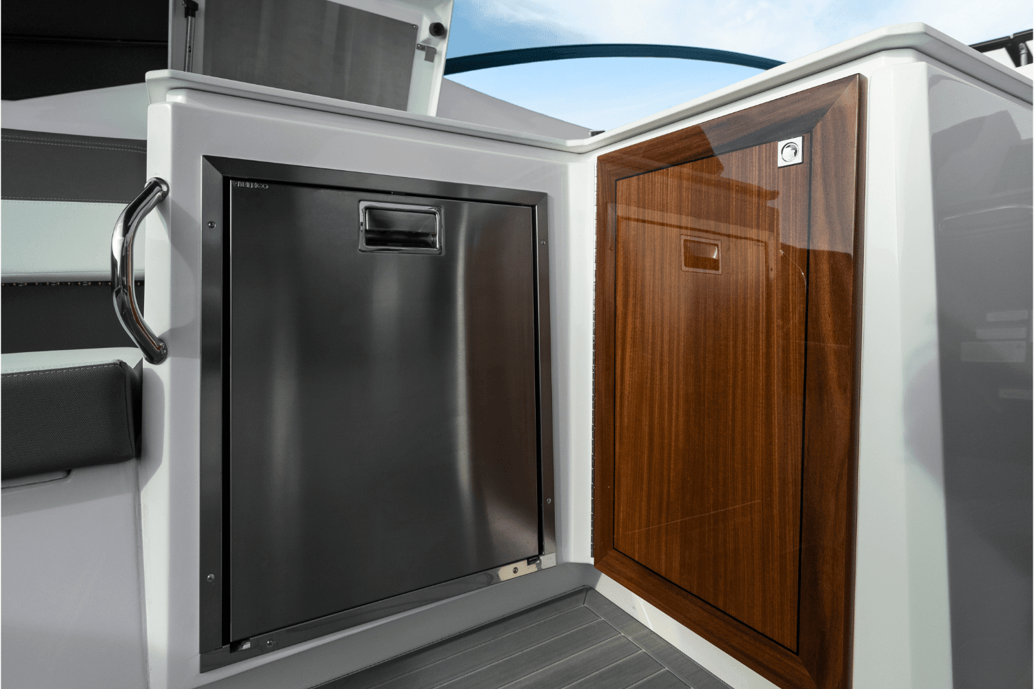 2026 Cruisers Yachts 38 GLS Outboard Image Thumbnail #45