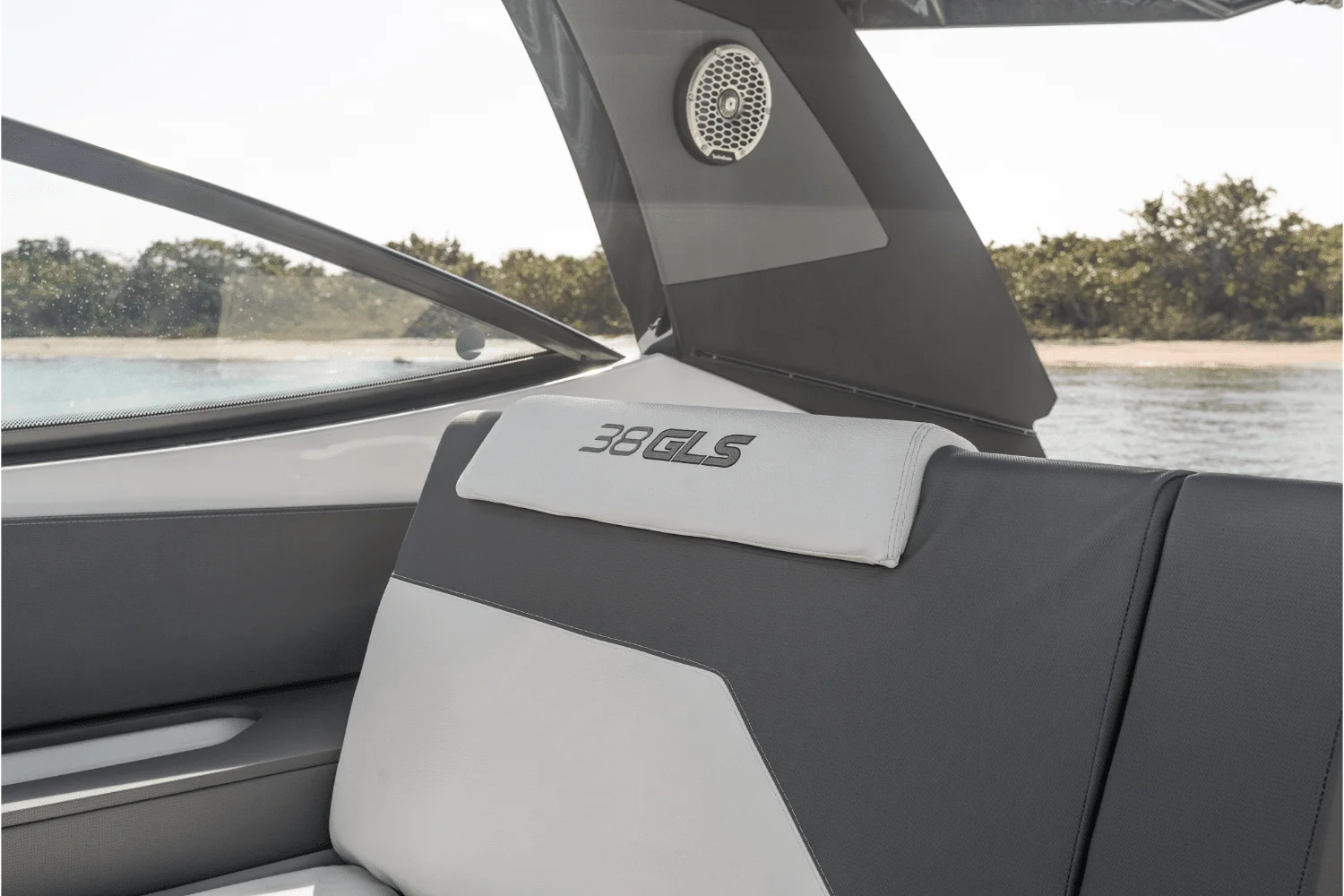 2026 Cruisers Yachts 38 GLS Outboard Image Thumbnail #73