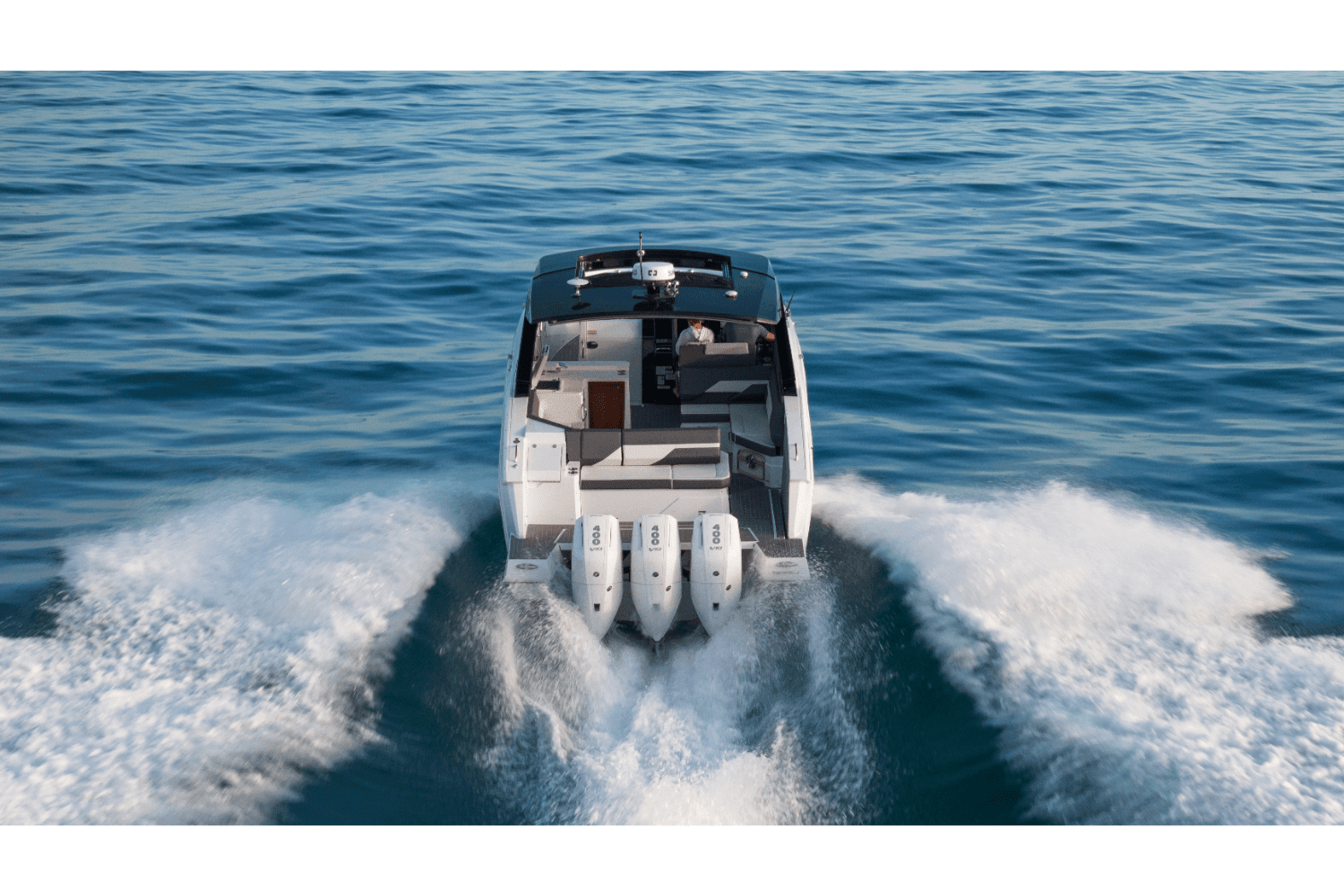 2026 Cruisers Yachts 38 GLS Outboard Image Thumbnail #18