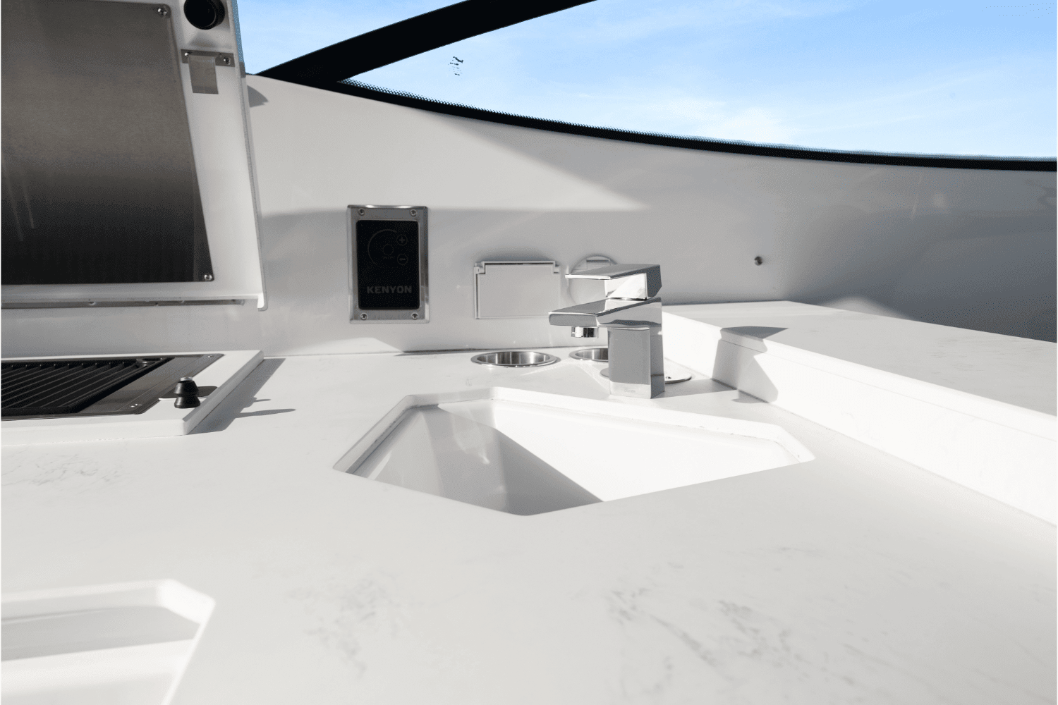 2026 Cruisers Yachts 38 GLS Outboard Image Thumbnail #39