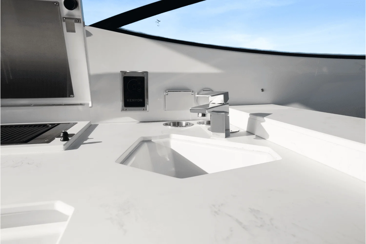 2026 Cruisers Yachts 38 GLS Outboard Image Thumbnail #39