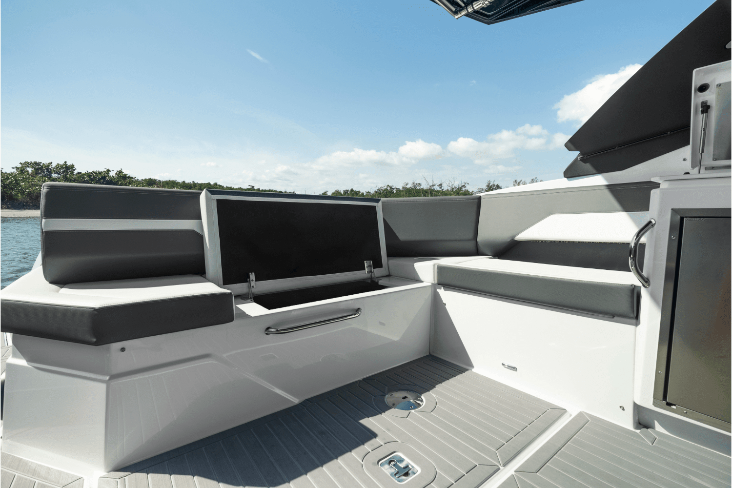 2026 Cruisers Yachts 38 GLS Outboard Image Thumbnail #76