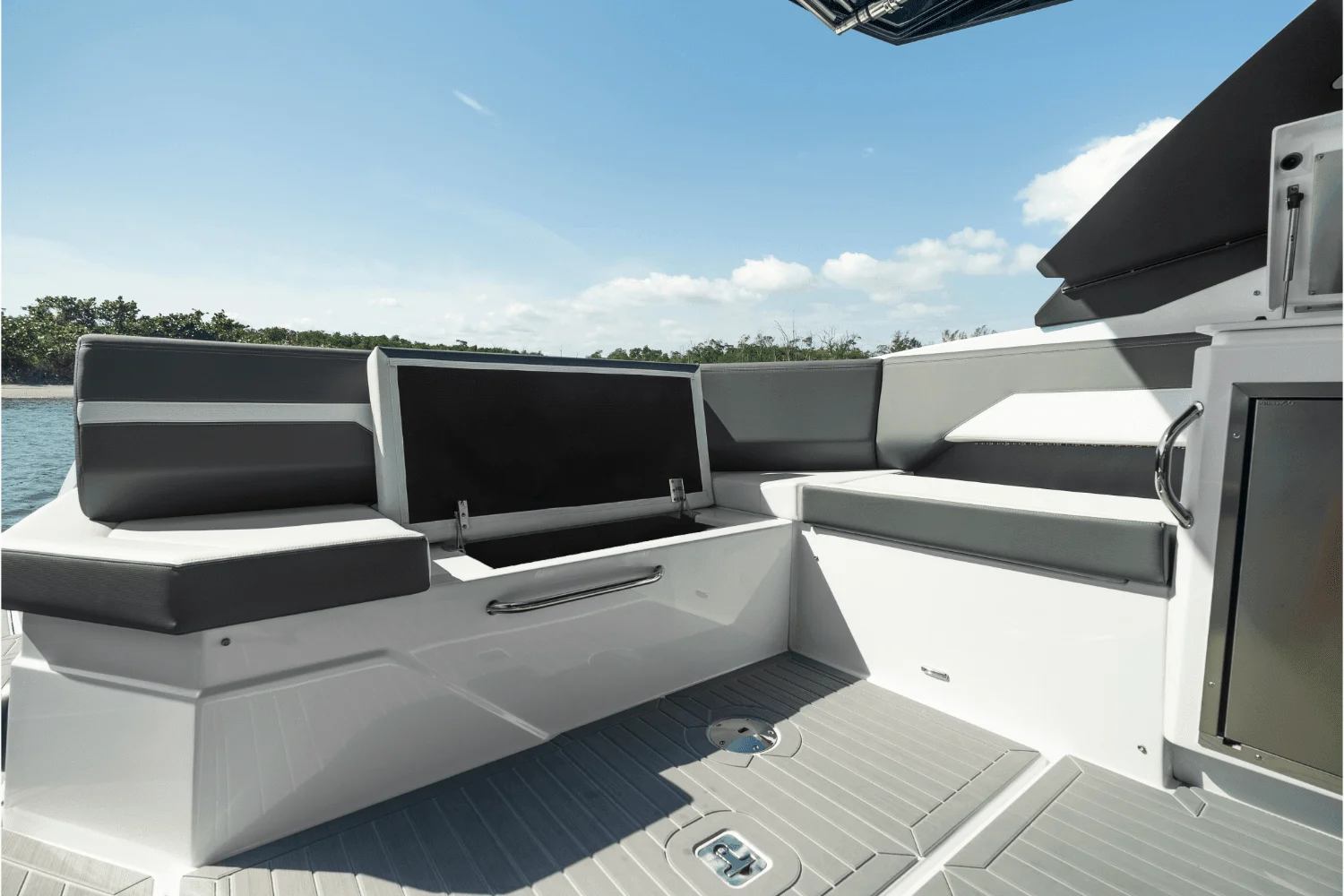 2026 Cruisers Yachts 38 GLS Outboard Image Thumbnail #76