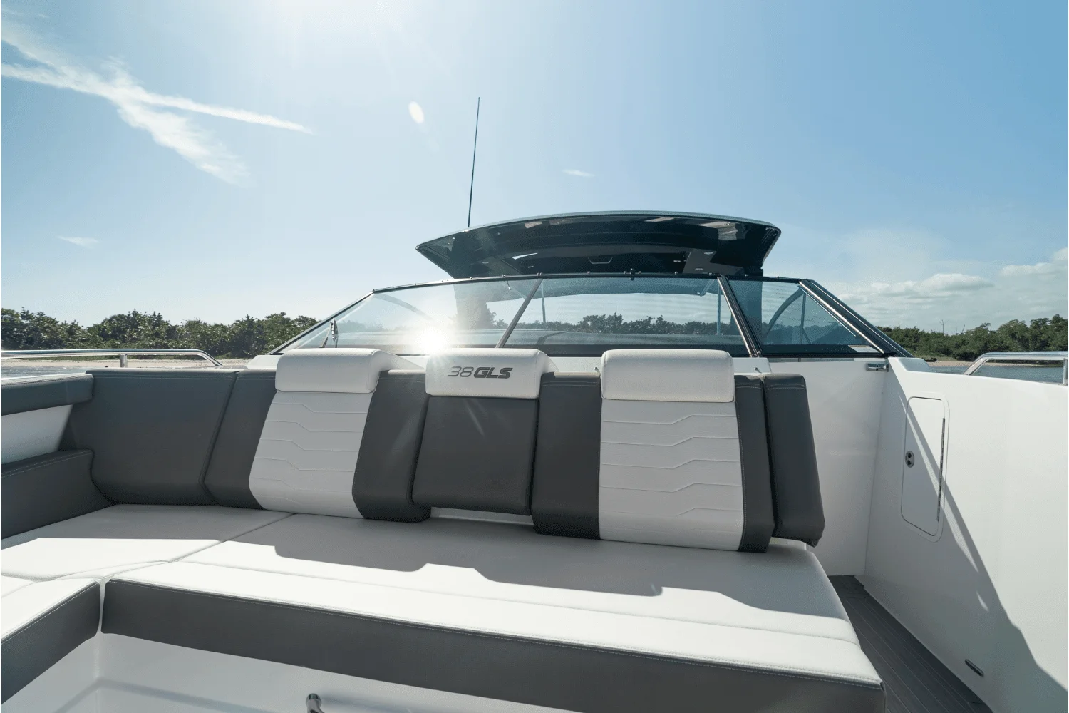 2026 Cruisers Yachts 38 GLS Outboard Image Thumbnail #91