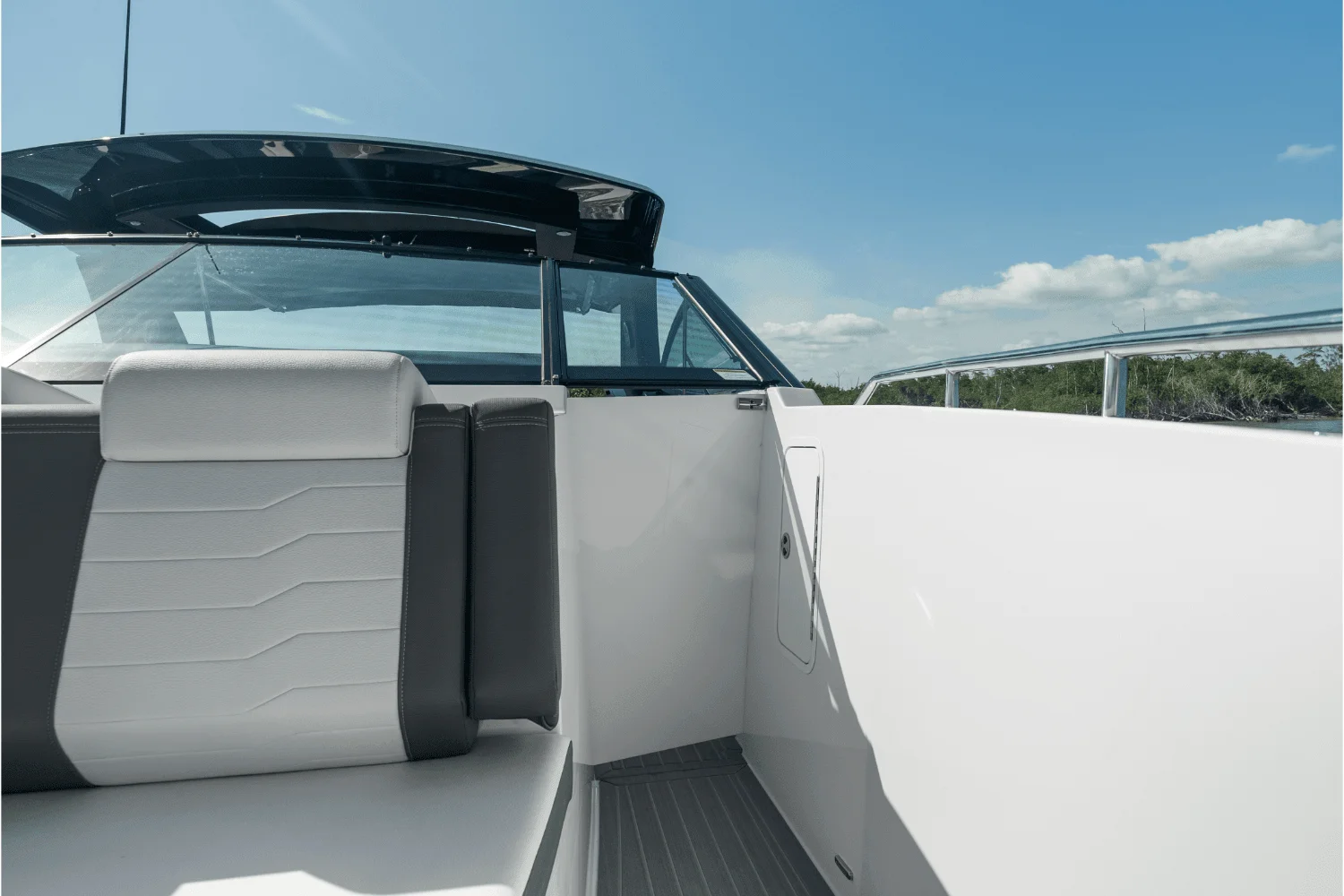 2026 Cruisers Yachts 38 GLS Outboard Image Thumbnail #92