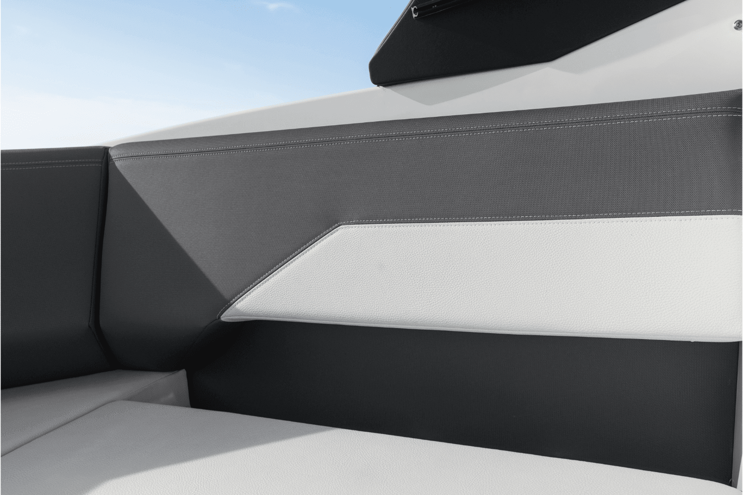 2026 Cruisers Yachts 38 GLS Outboard Image Thumbnail #44