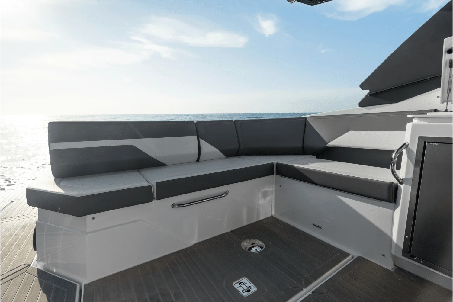 2026 Cruisers Yachts 38 GLS Outboard Image Thumbnail #43