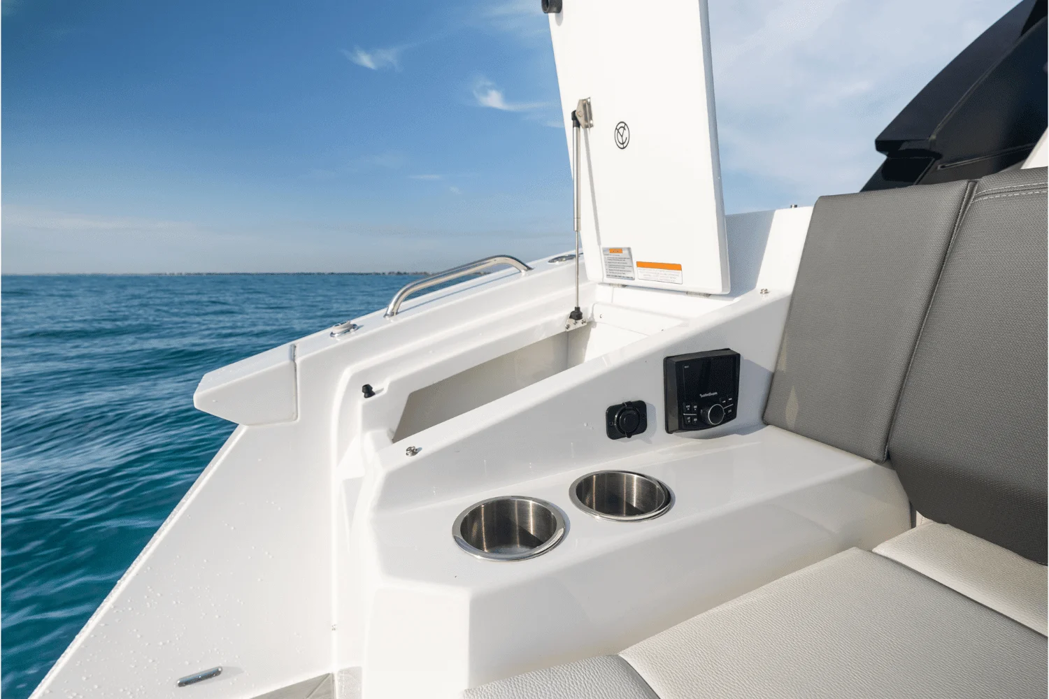 2026 Cruisers Yachts 38 GLS Outboard Image Thumbnail #55