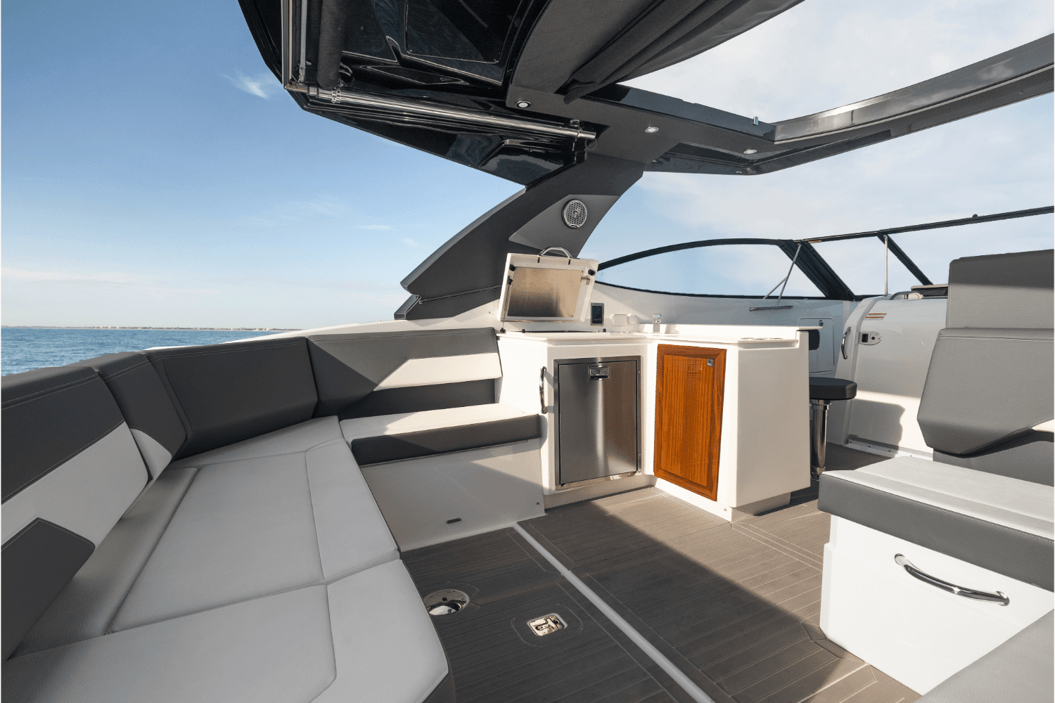 2026 Cruisers Yachts 38 GLS Outboard Image Thumbnail #60